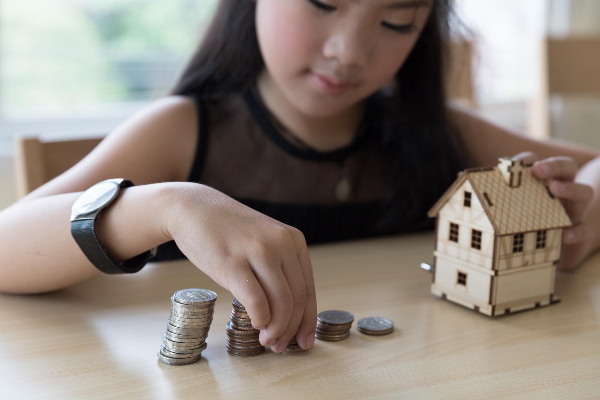 央行鬆綁房貸，結果銀行把水管捏死？自住族看得到吃不到，建商卻笑了