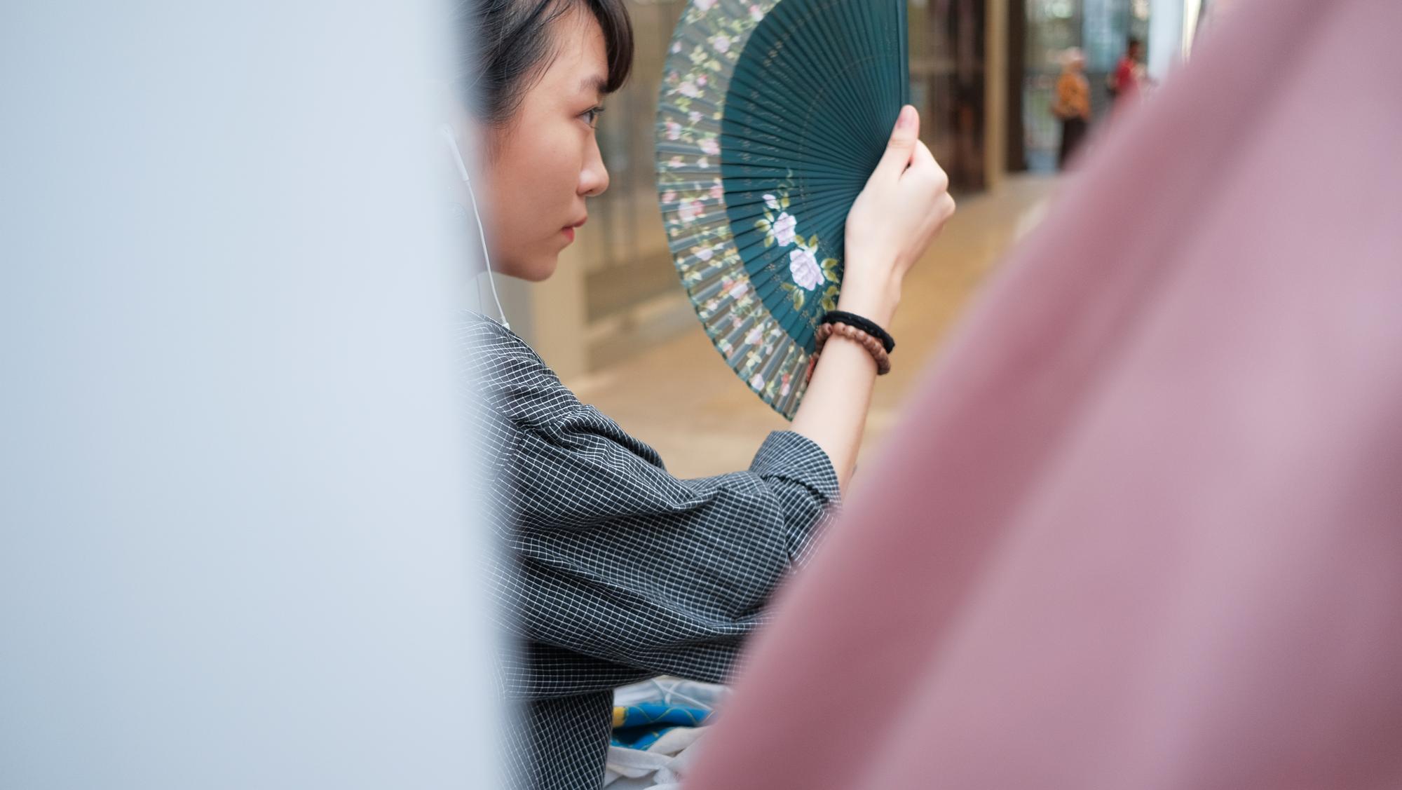 台北好時尚的矛盾：當王船符咒登上伸展台,街頭只剩雨衣與藍白拖