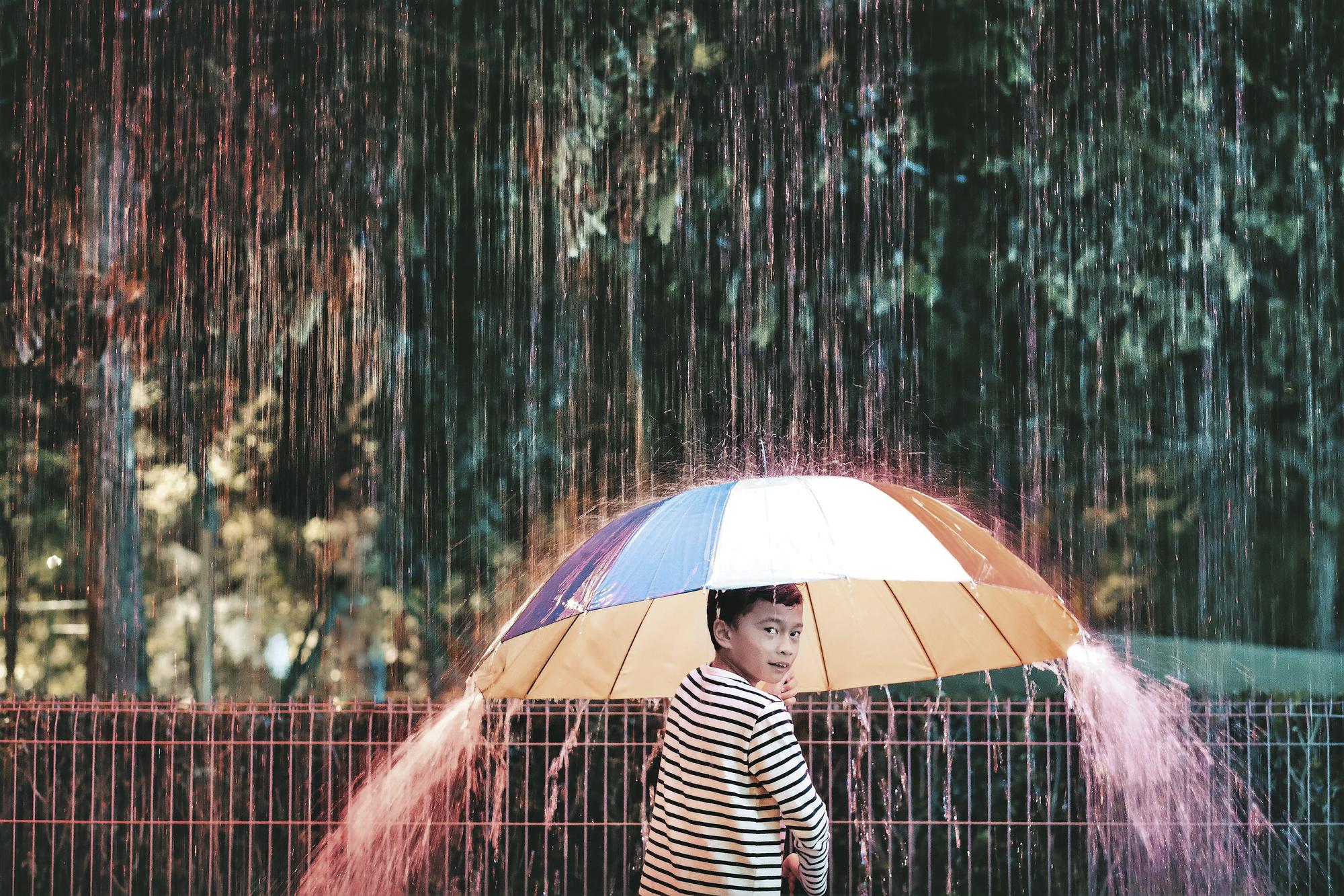 梅雨鋒面慢慢來，但雨勢一點也不慢——中南部午後別掉以輕心