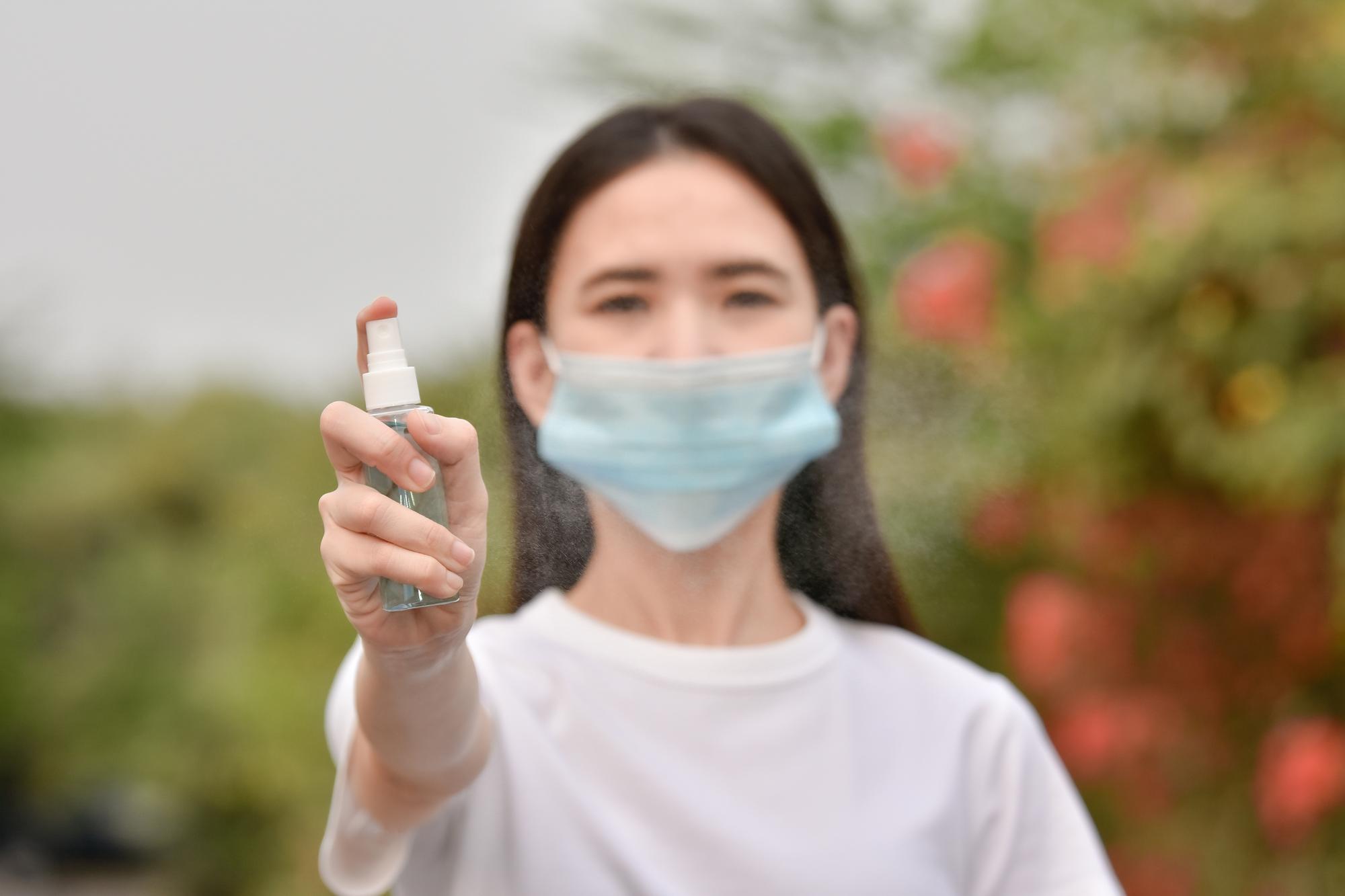 欸！花盆底盤的水不倒，就是在家裡養病毒大軍啦