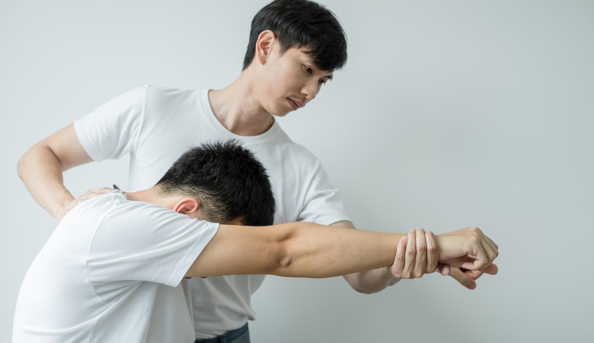 肩頸痠痛不是老了才有！每2人就1人在痛，你還在當「低頭族」？ — 相關圖片3
