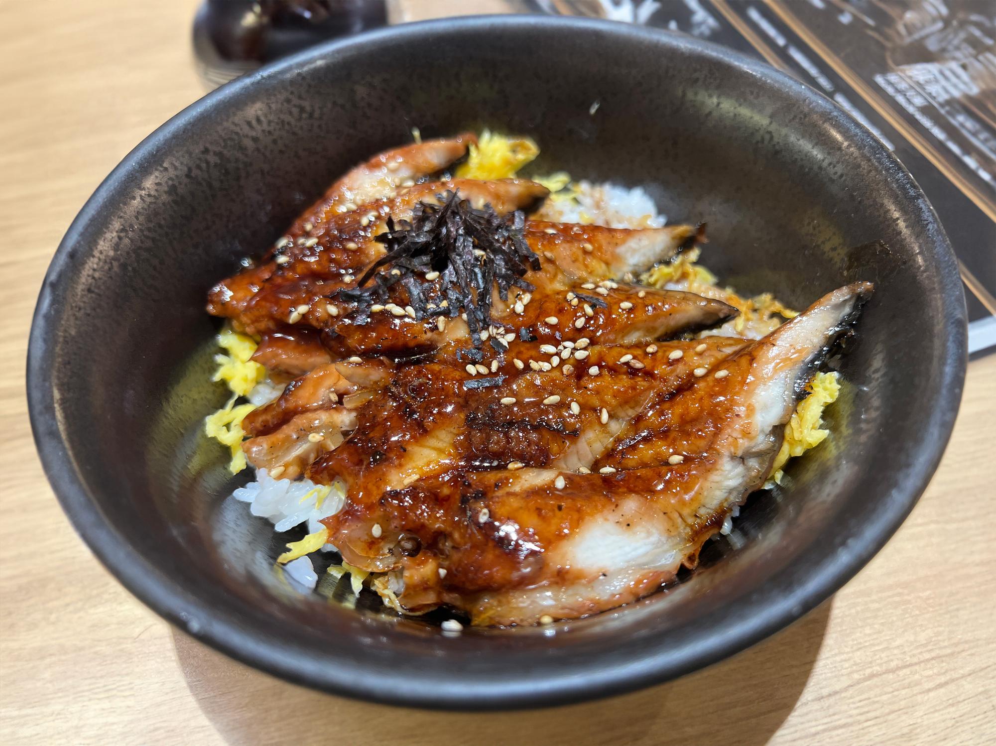 一口鰻魚飯裡的九十年功夫——蒸與不蒸之間,藏著職人的一生