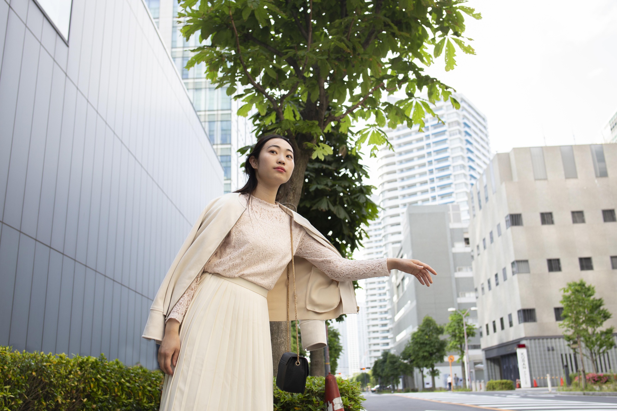 當高訂禮服開始分解：ERIKA CHUNG 用專利面料重新定義奢華的尊嚴