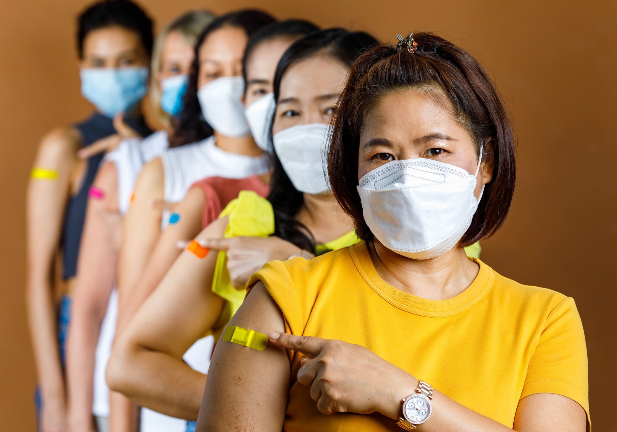 新冠疫情8月爆發！單週就診暴增117%，3大高危險群快去打疫苗 — 相關圖片3