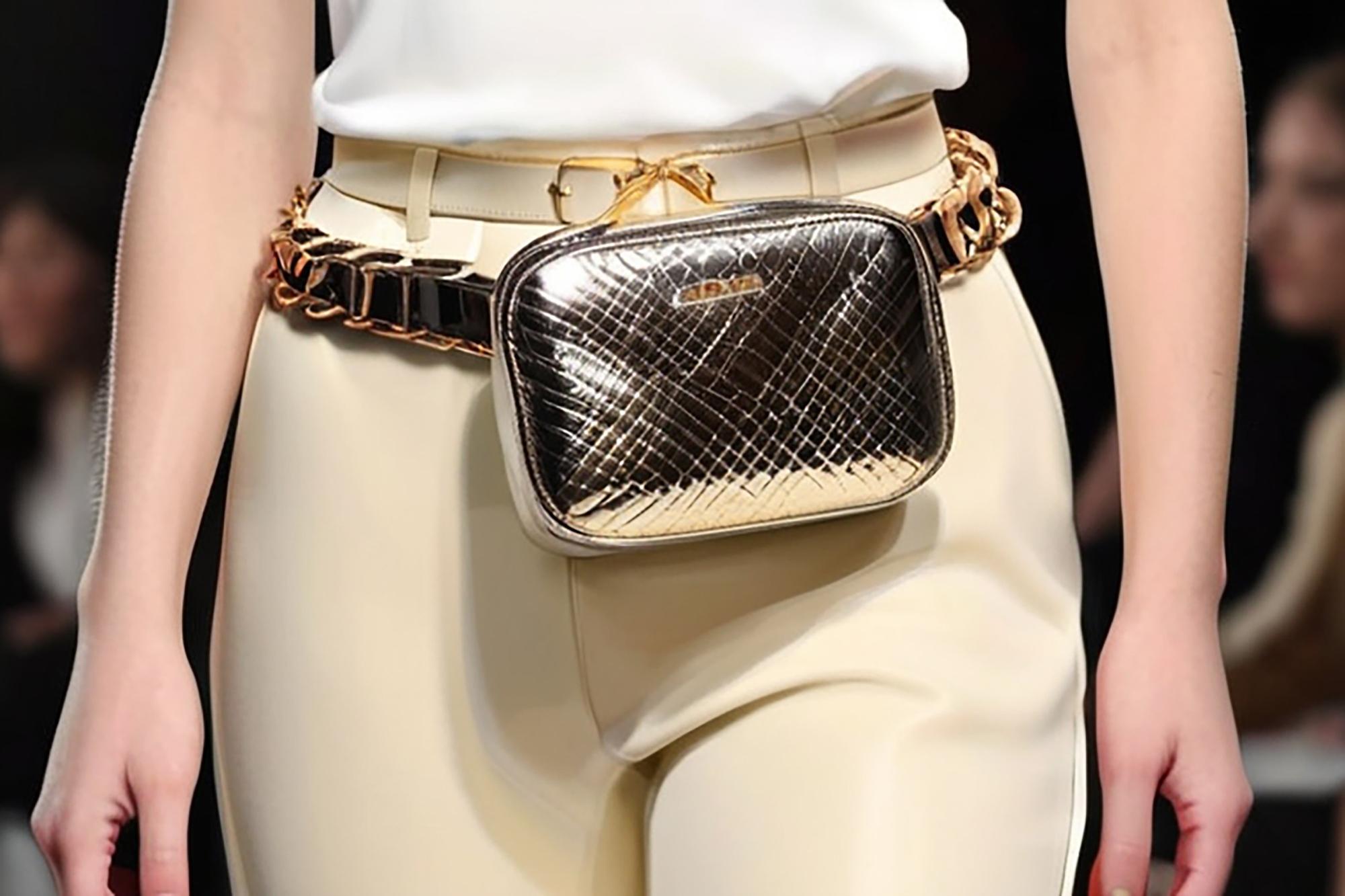 FENDI Baguette 復刻系列：當精品包開始裝餅乾，時尚還剩下什麼？