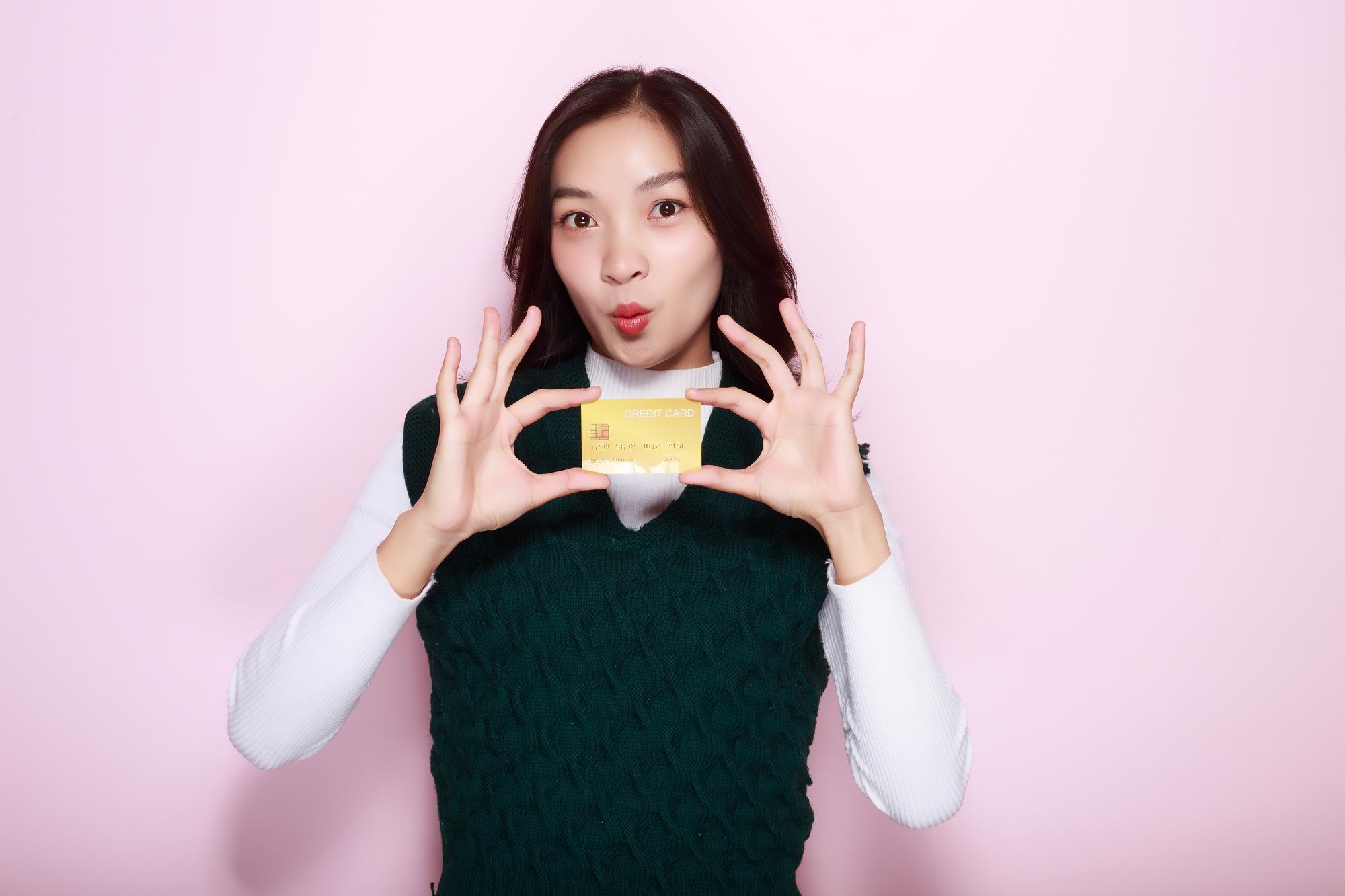JENNIE聯名adidas搶翻！單筆消費滿5000元送小卡套裝　2026信義快閃店活動總整理 (改寫)