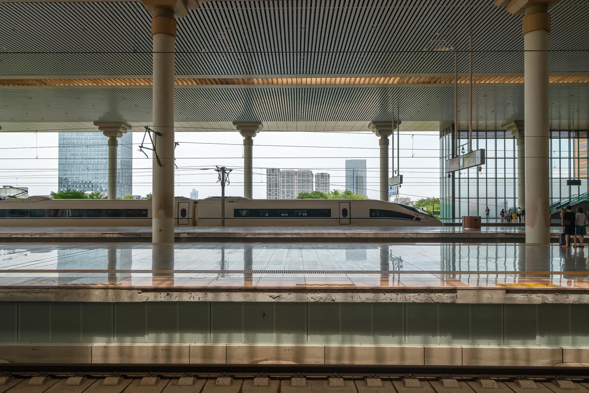 2026 年 6 月前，最後機會拍那些倒 V 字型月台柱 — 相關圖片3