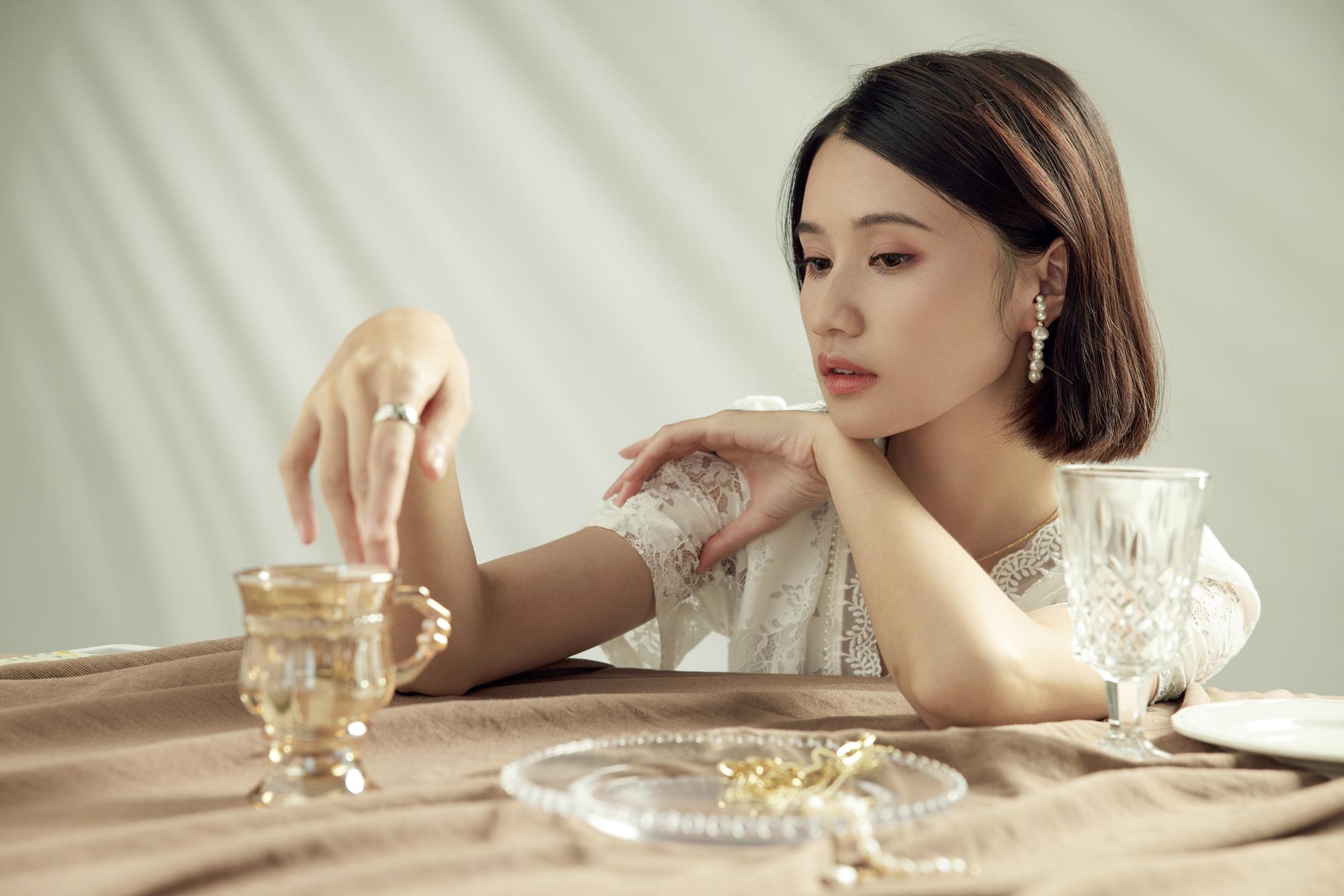 Chanel 從 Cartier 挖走珠寶創意總監：這不是人事異動，是宣戰 — 時代熱搜時尚深度報導