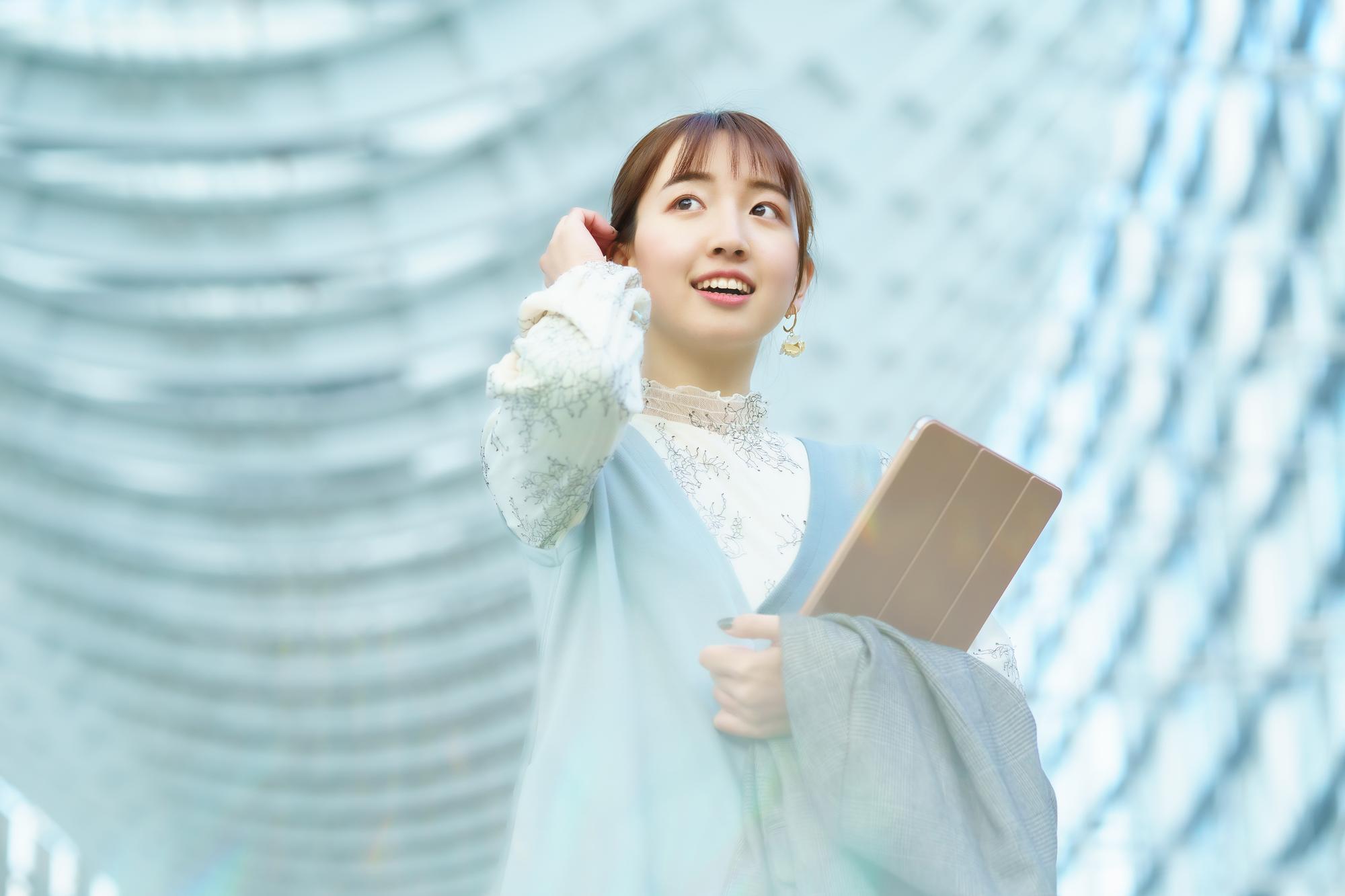 舒淇50歲封面：鏤空深V不是重點，29年從性感符號到金像獎導演才是