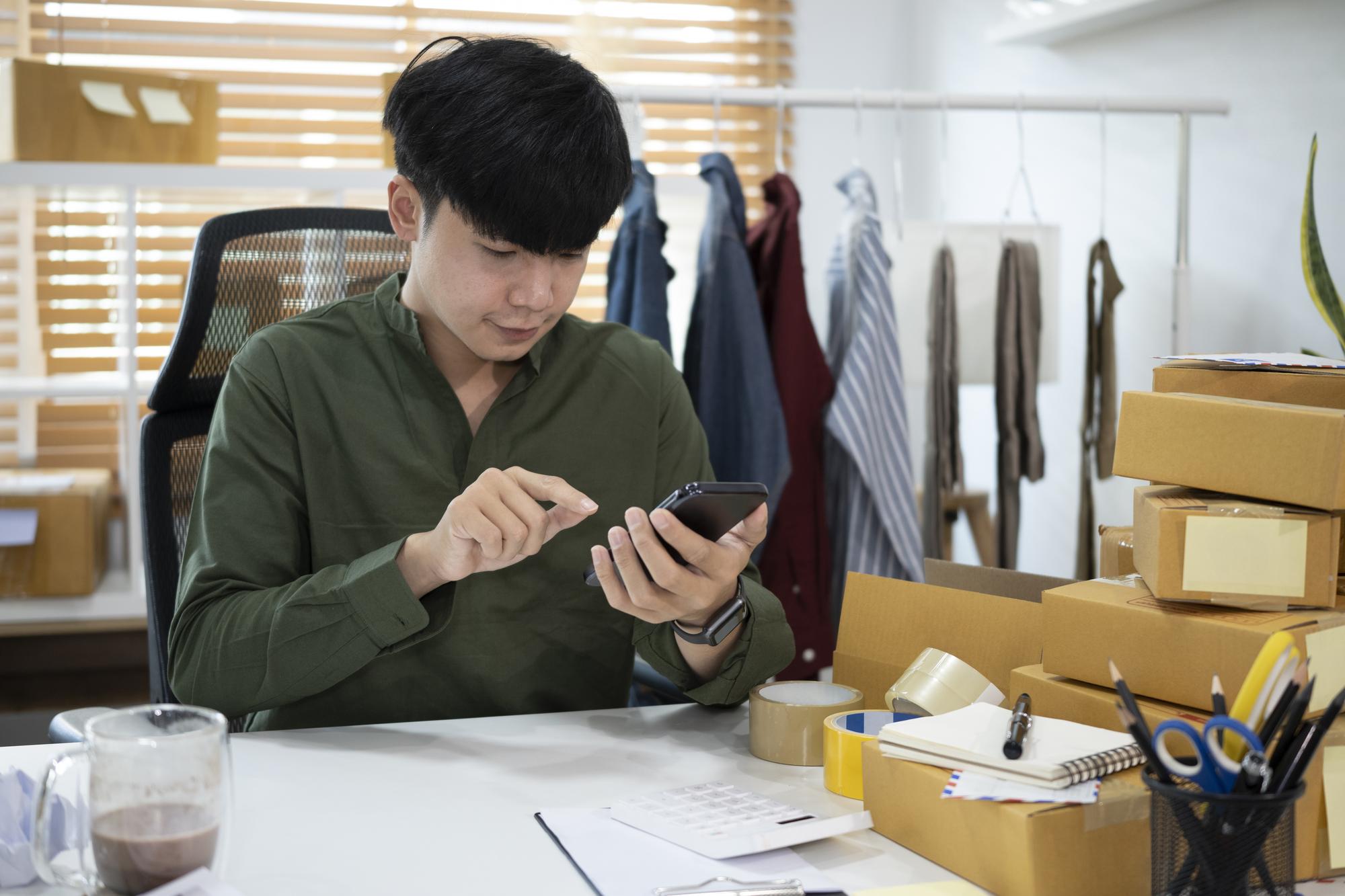 iPhone 營收年增 23%，Android 品牌被記憶體成本壓著打？來看看這場手機市場的良率競爭