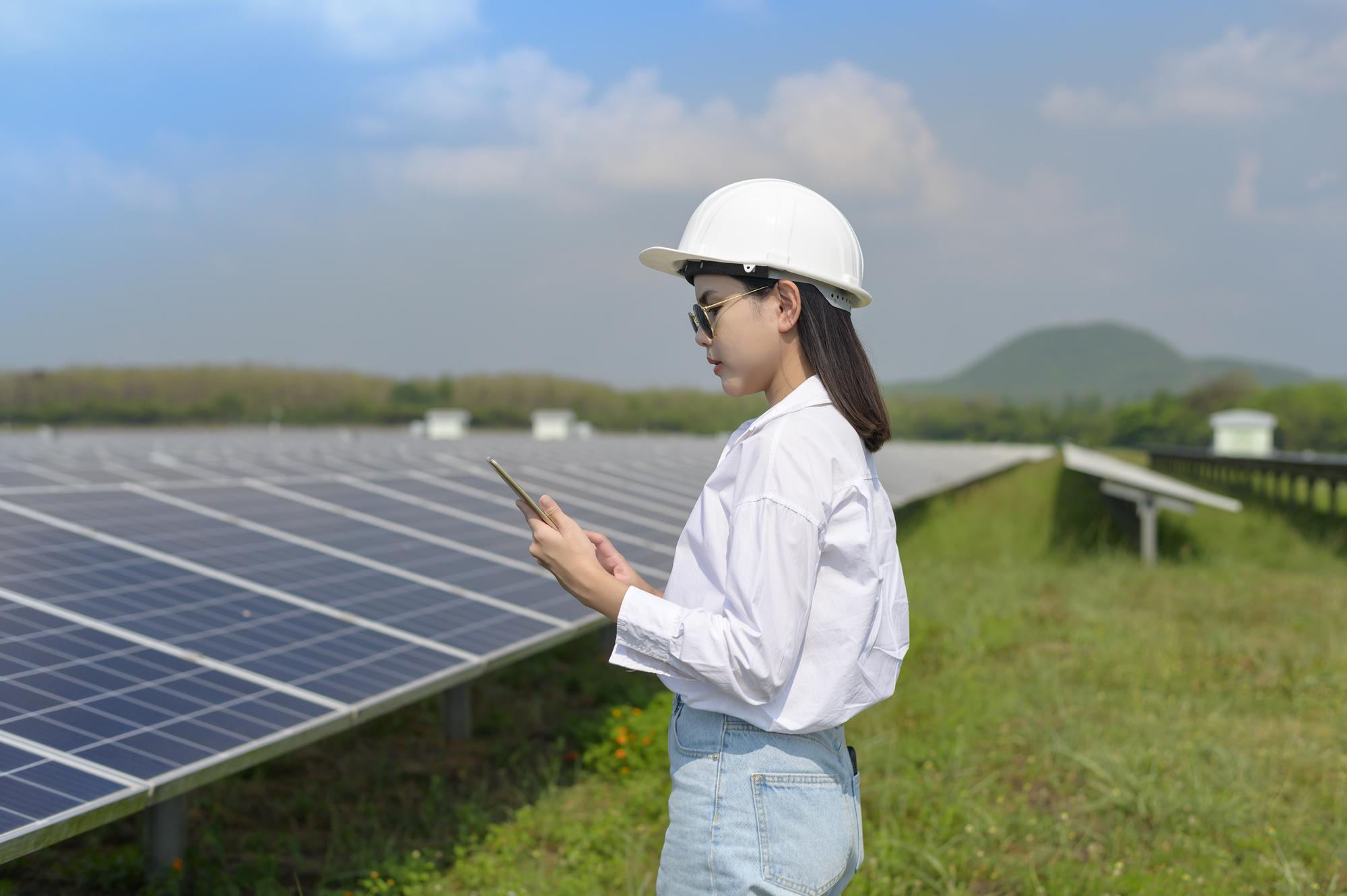 當別人煩惱電費，這所大學已經開始練「能源獨立」了