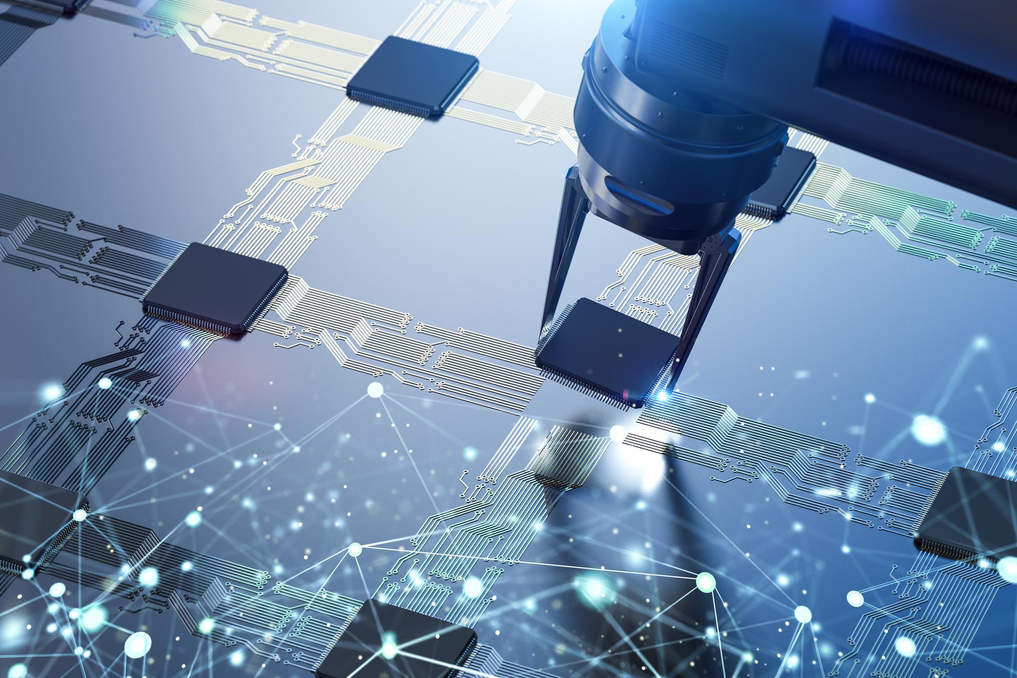 玻璃基板大戰：Intel 激進衝刺 vs 台積電務實漸進，誰的良率會先亮？