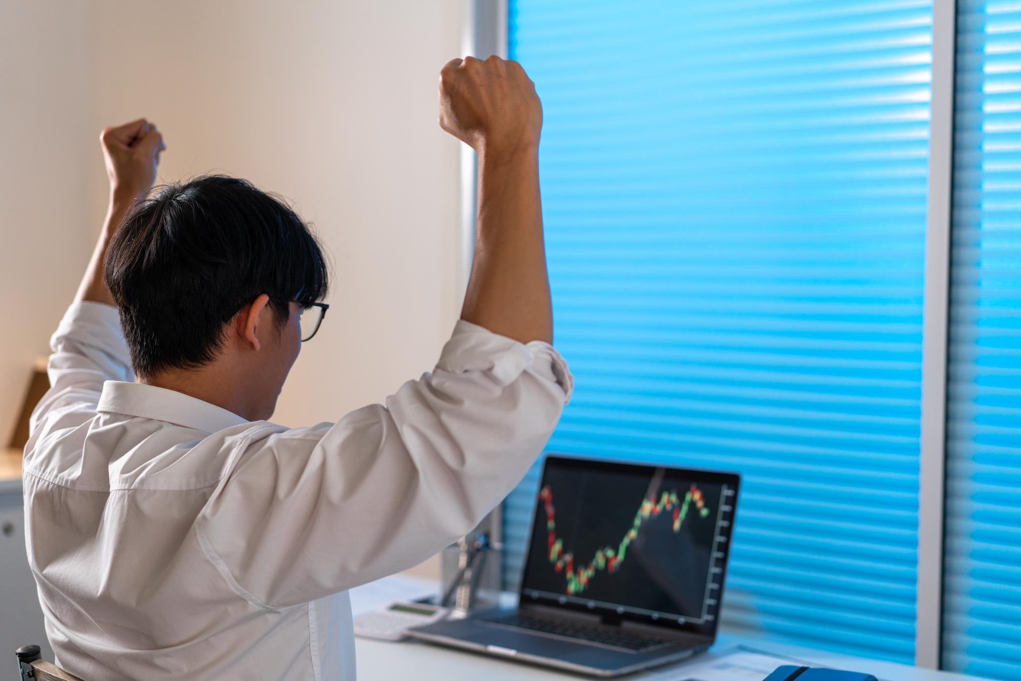 7月營收89家年增破25%？別急著嗨，這數字背後藏著三個坑