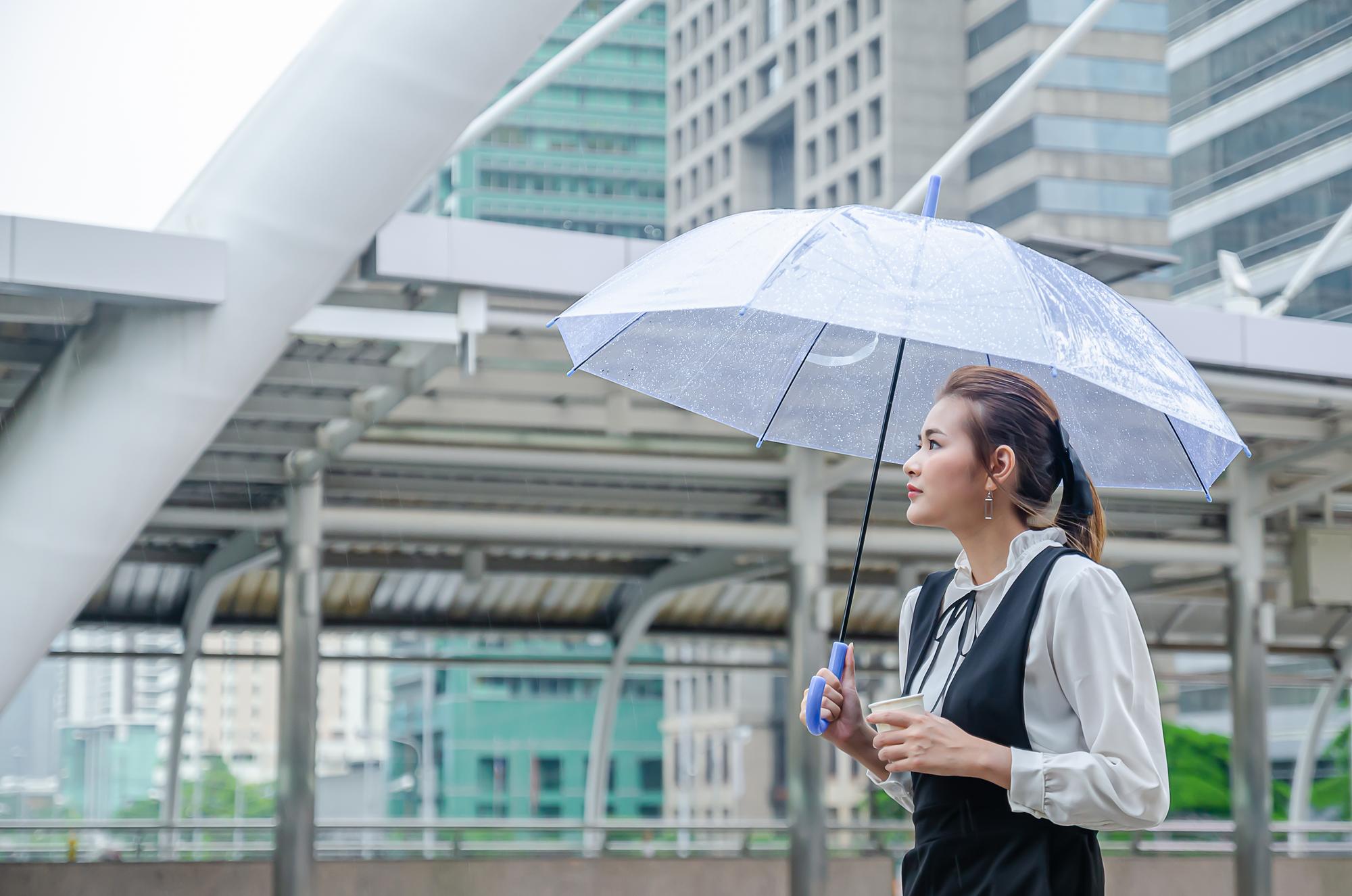 梅雨鋒面慢慢來，但雨勢一點也不慢——中南部午後別掉以輕心
