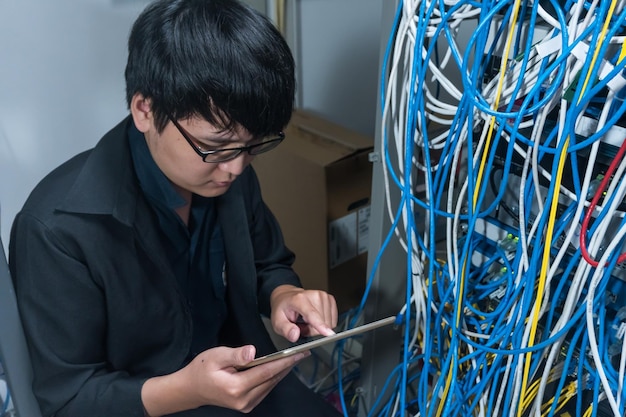 台積電填息快、信驊破萬元——來，你到底要抱神山還是追股王?