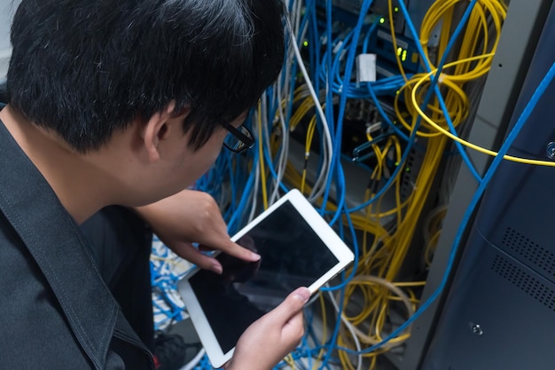 台積電填息快、信驊破萬元——來，你到底要抱神山還是追股王?