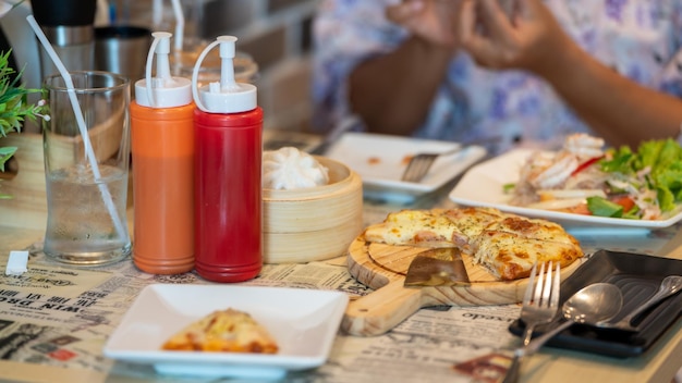 當火鍋店開始買自家股票：築間的溫度去哪了？