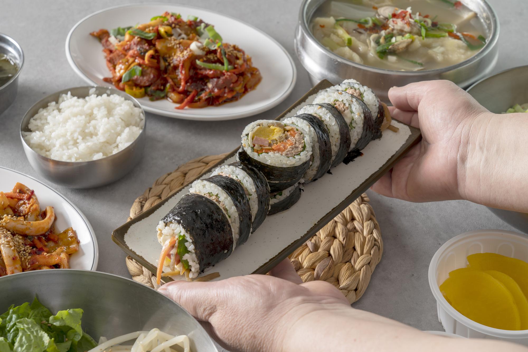 當漫威男神都為它排隊：一顆飯糰的美國奇遇