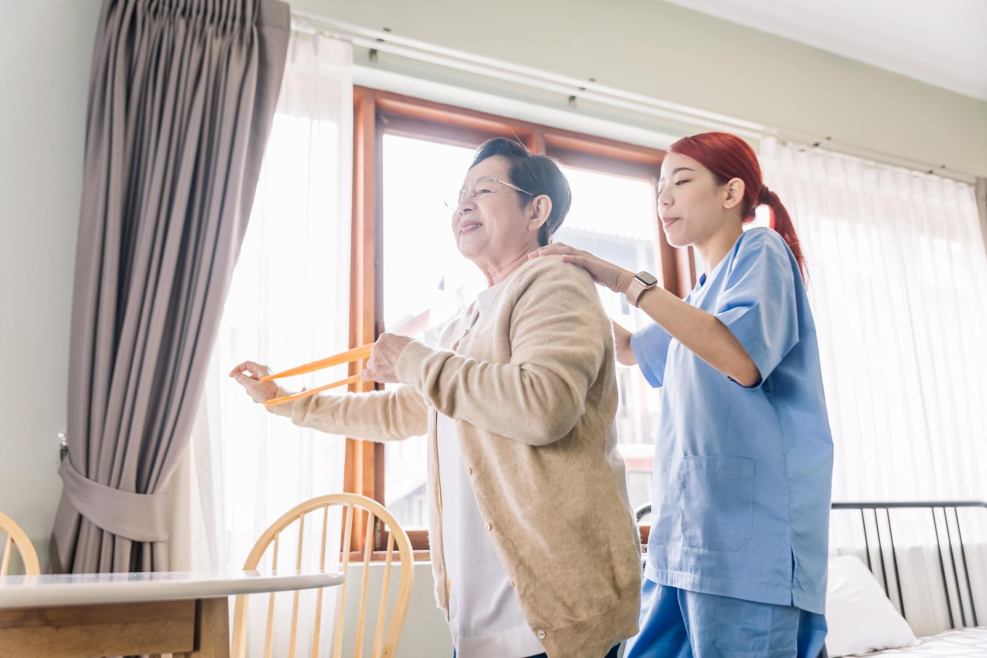 中風復健住半年？健保砸3億試辦「魔鬼訓練營」，醫師卻擔心新病人等嘸床