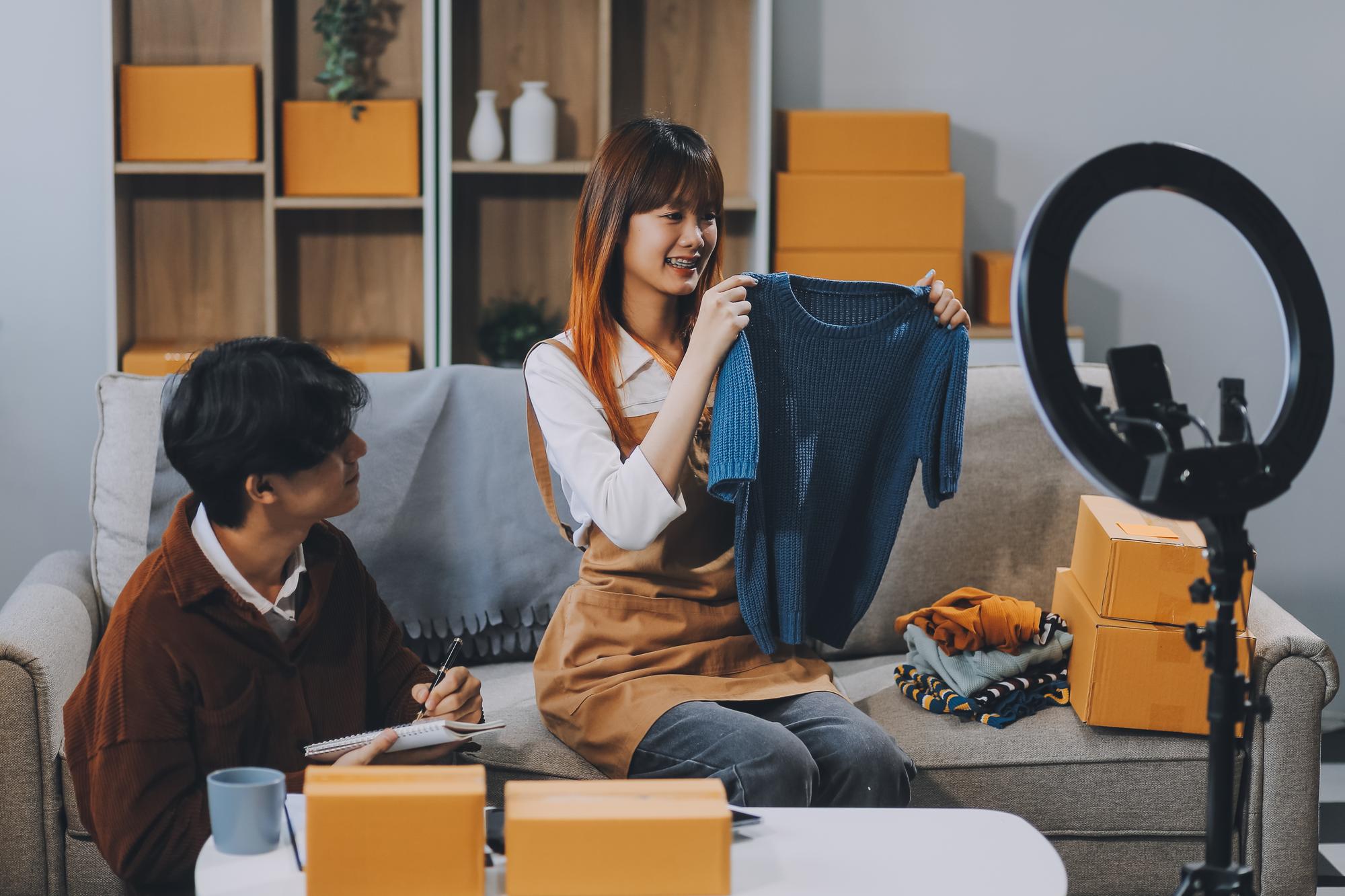 UNIQLO聯名搶購潮：當消費變成一場自我證明的競賽