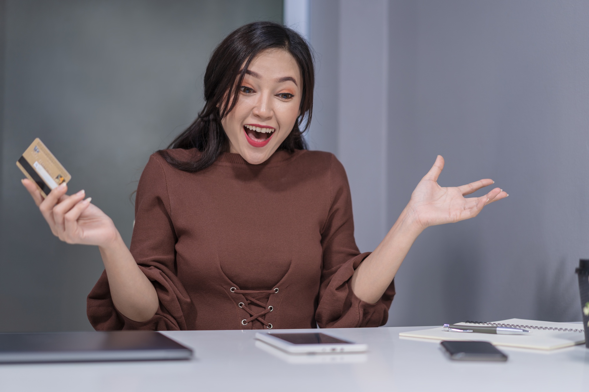 0050 跟 006208，你現在還選哪個？一張表看懂「費用率大戰」誰贏了 (改寫)