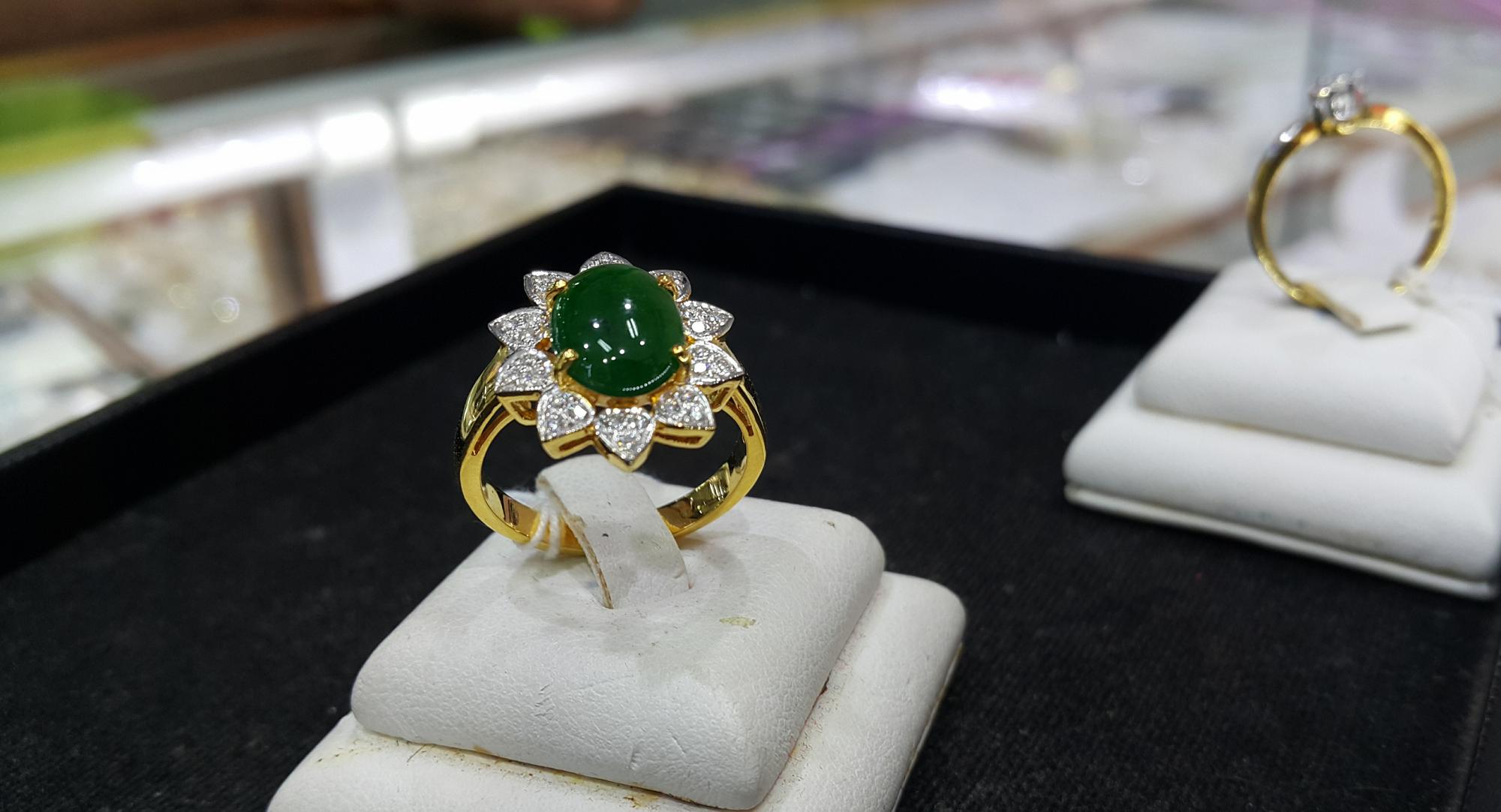 4.4億翡翠項鍊：當財富不再需要解釋 — 相關圖片3