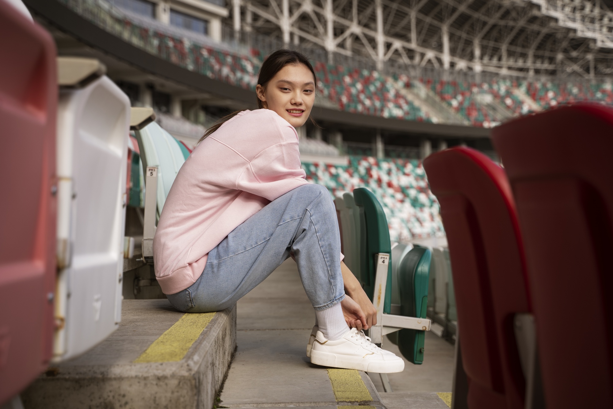 Miu Miu 泡泡鞋回歸：當頂流韓團成員都在穿，這不是懷舊，是結構性勝利 — 相關圖片3