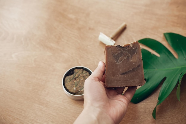 當茶葉開始談論骨架：台灣農林的防禦性美學實驗