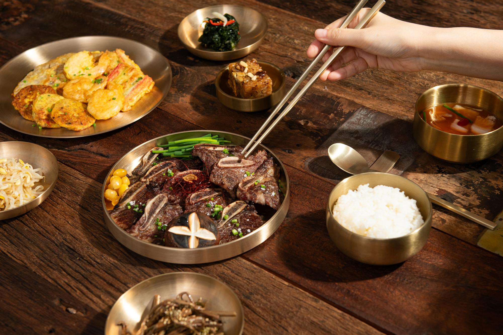 數百億身價的CEO,專程飛來只為一碗滷肉飯——黃仁勳的台灣胃裡,藏著什麼執念?