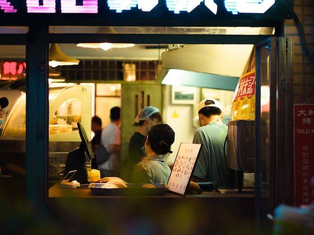 當火鍋店不再只賣火鍋：築間那碗45.74%毛利率裡藏著的風骨