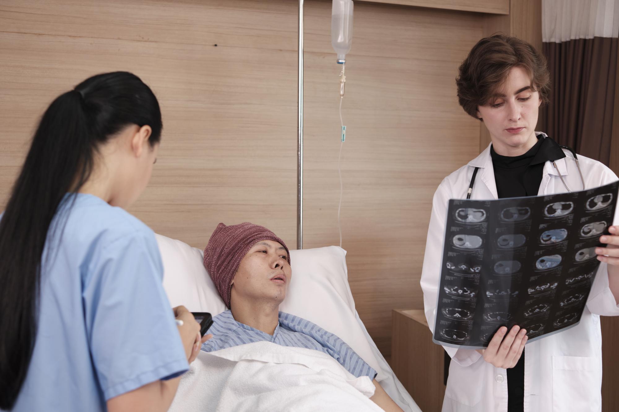 3公斤的X光機，讓阿嬤在家就能治肺炎！台灣長照照護模式正在改變