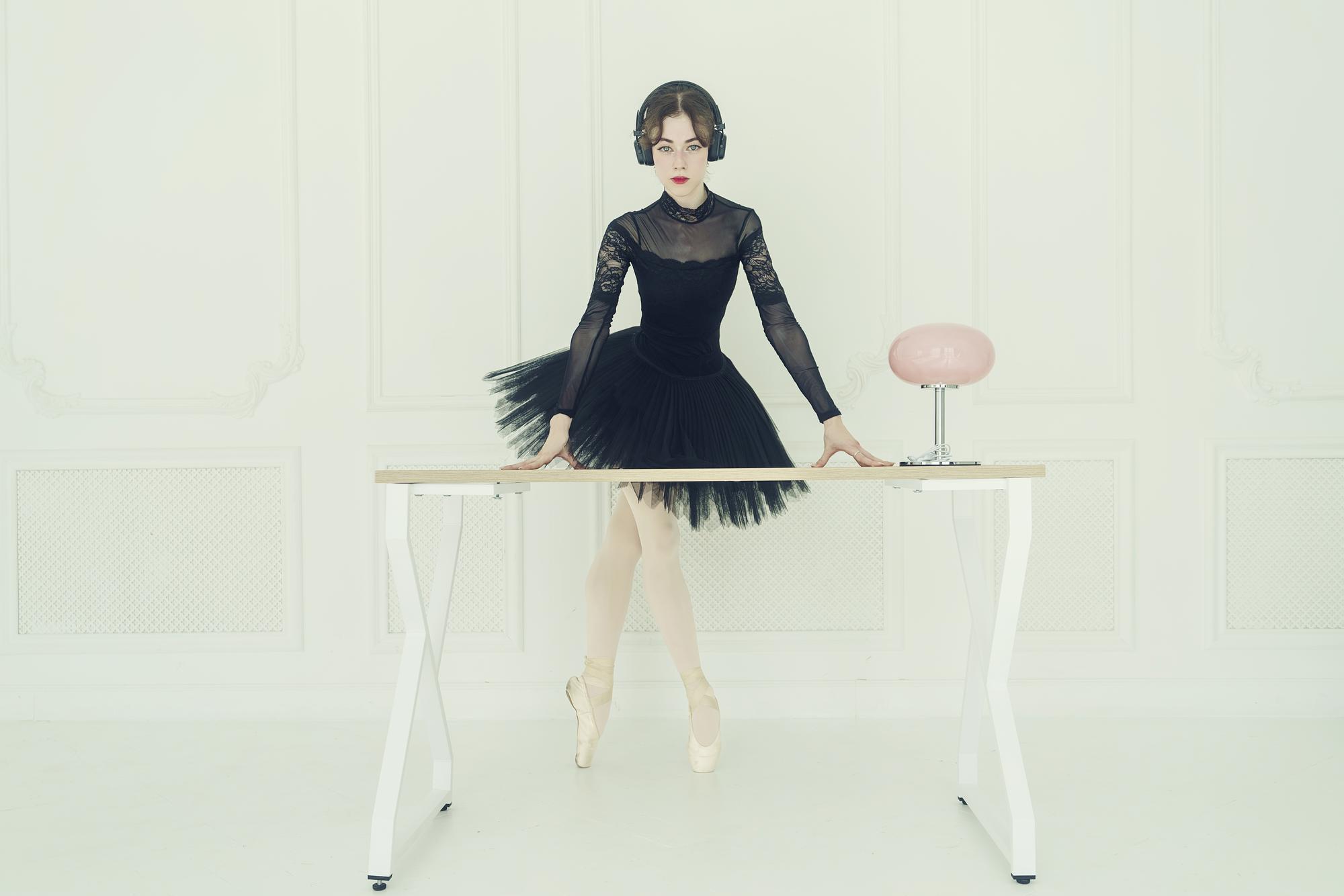 JENNIE 把 Superstar 改成方頭芭蕾鞋：這不是討好，是一場關於力量的翻譯 — 相關圖片2