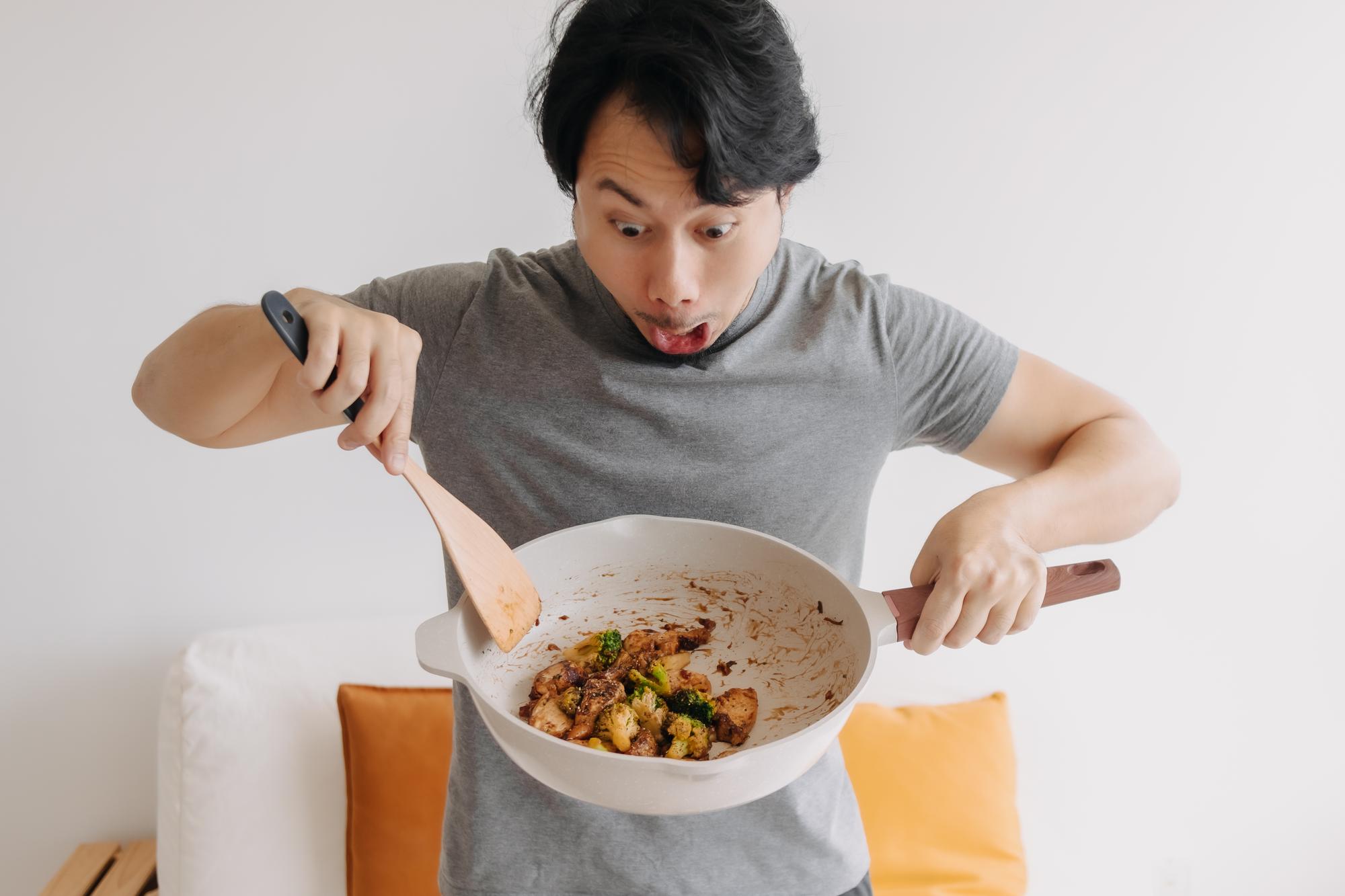 炒菜3壞習慣增肺癌風險！譚敦慈：這時間點關抽油煙機最傷肺 (改寫)