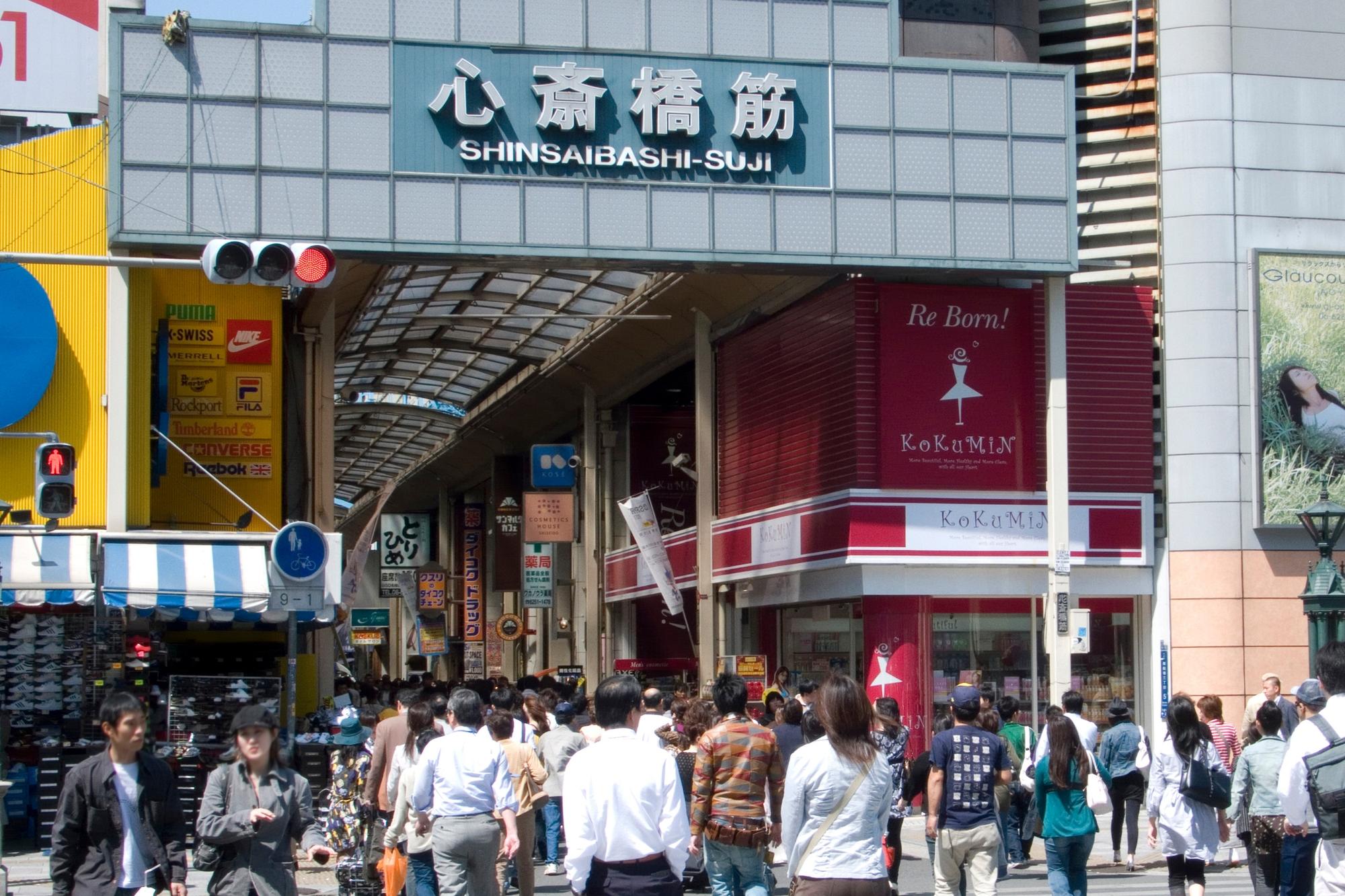 微風廣場拿絨毛花賭生死——失去台北車站後的藝術轉型實驗 — 相關圖片2