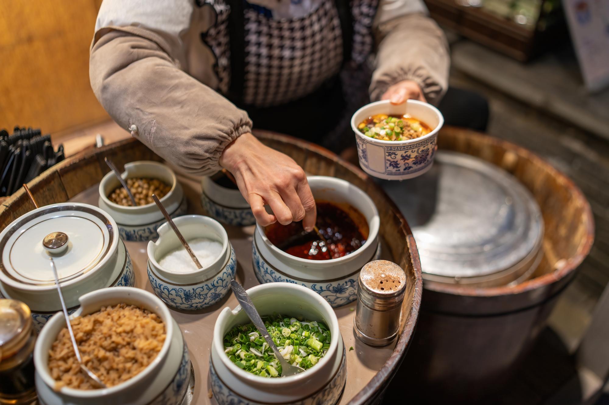 北鴨鴨肉羹入選米其林:那罐辣椒粉,才是新店人守了二十年的秘密 — 相關圖片2