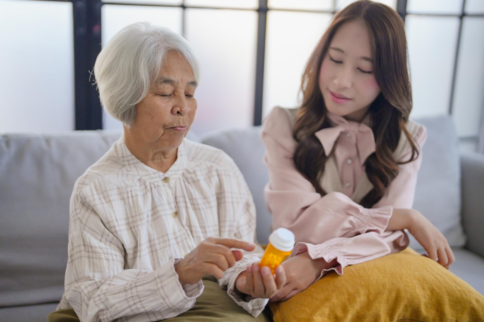 失智照護別再硬撐！口服液劑讓餵藥不用天天打仗
