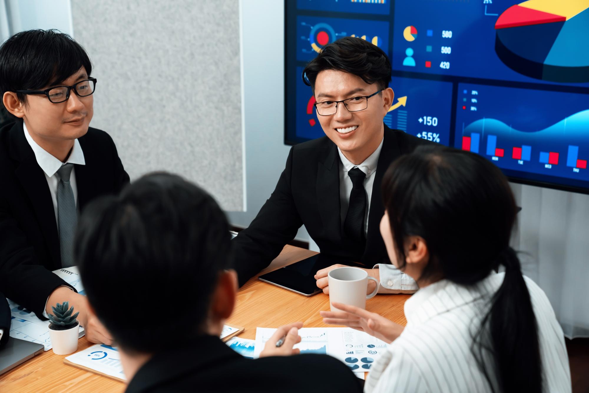 央行說不缺錢，但你的企業拿得到嗎？中小企業融資的K型真相 — 時代熱搜商業深度報導