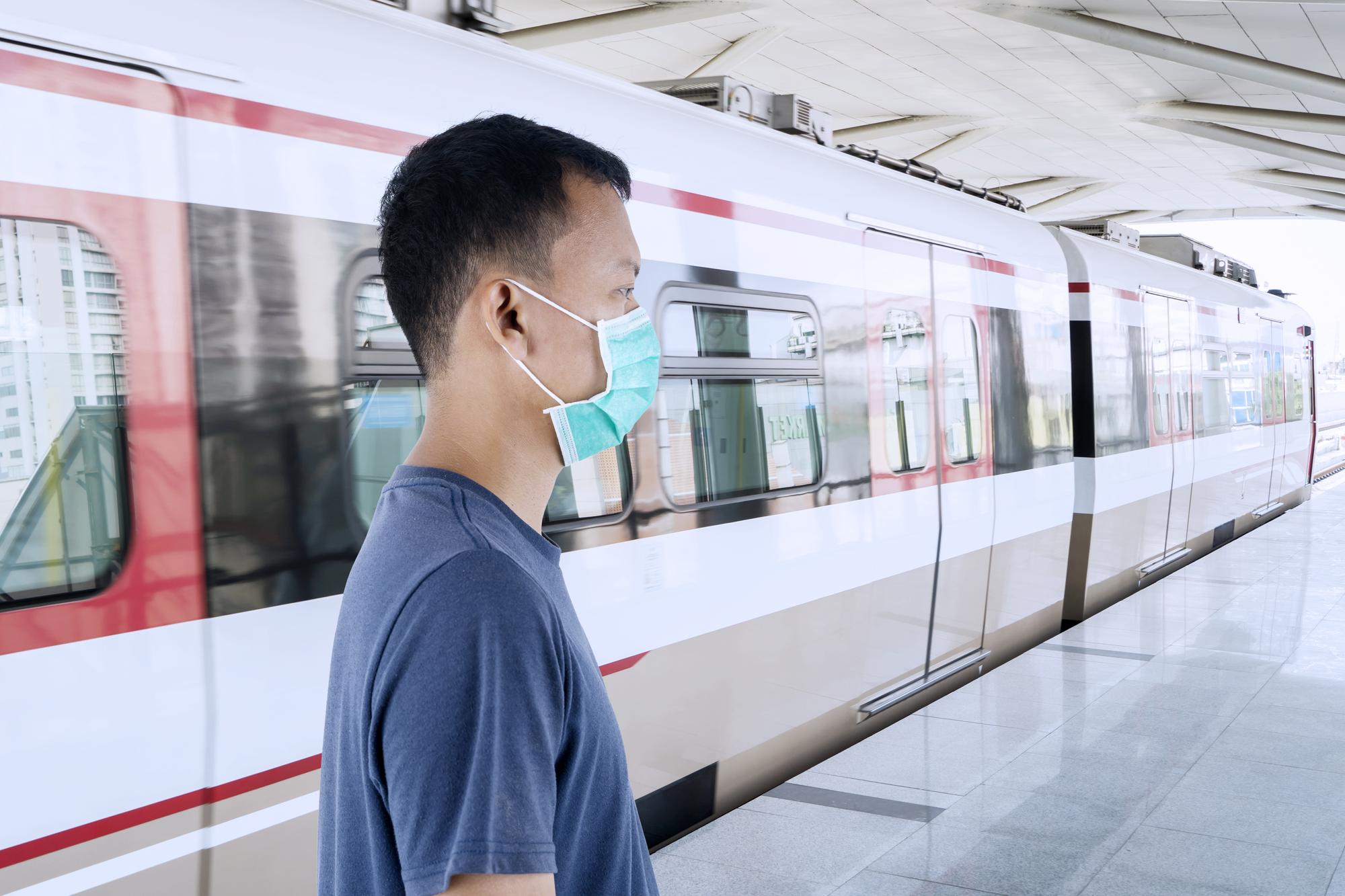 颱風假的返鄉潮：高鐵台北站的擁擠，與那些急著回家的理由