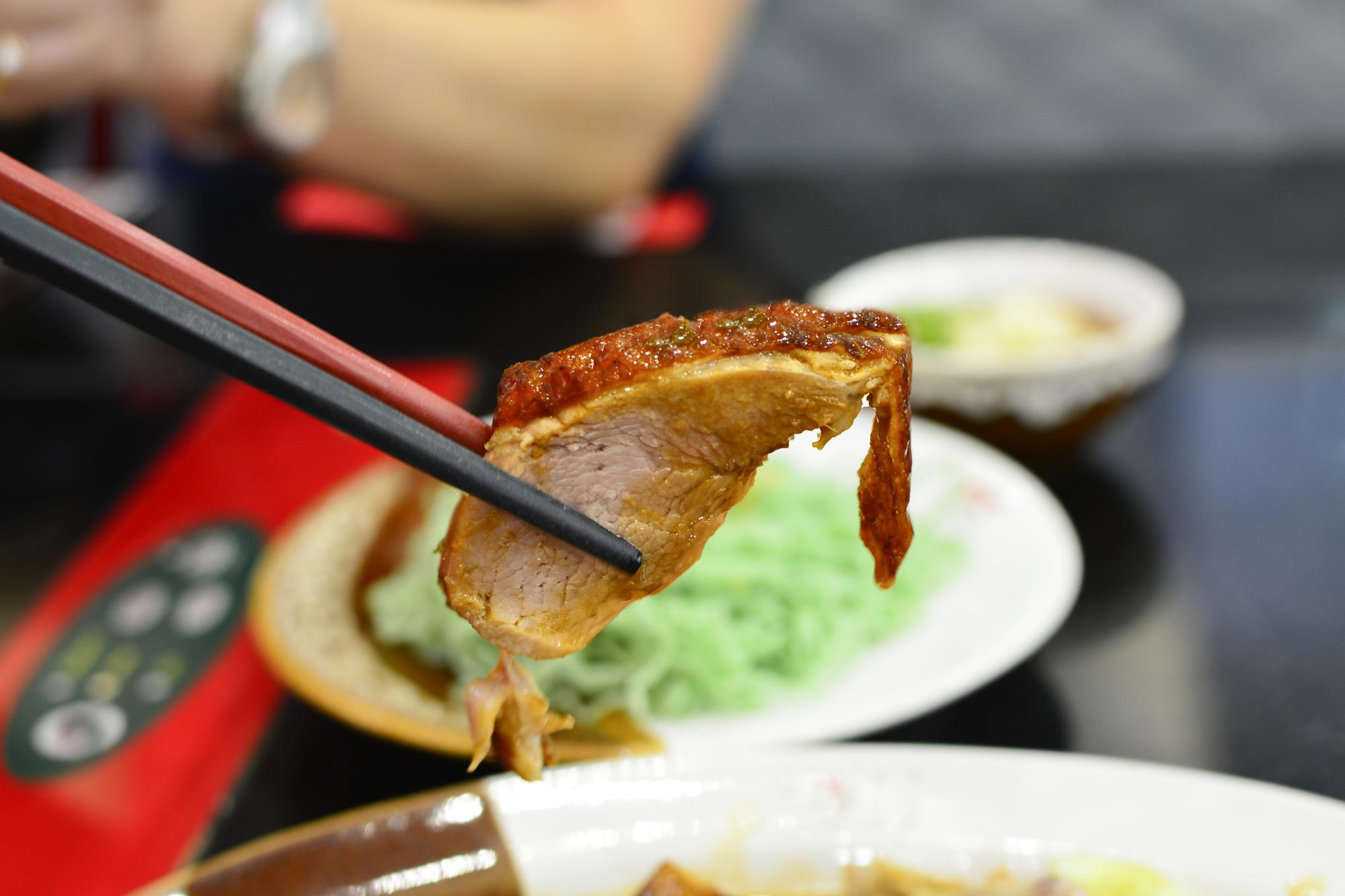 220元的燒鵝腿飯,買的不只是肉——家鴻燒鵝漲價背後,是回不去的庶民日常 — 相關圖片2