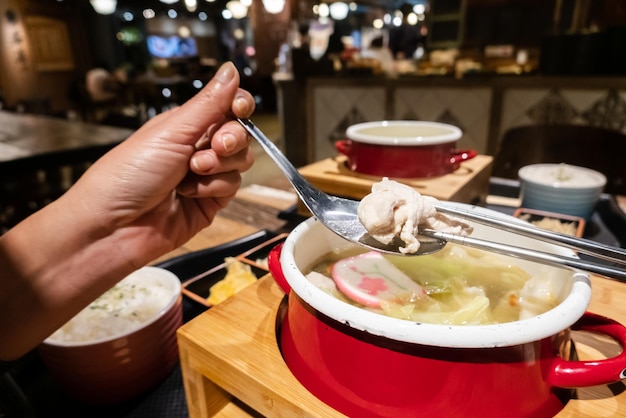 當火鍋店開始買自己的股票：築間的味道，還剩多少溫度？