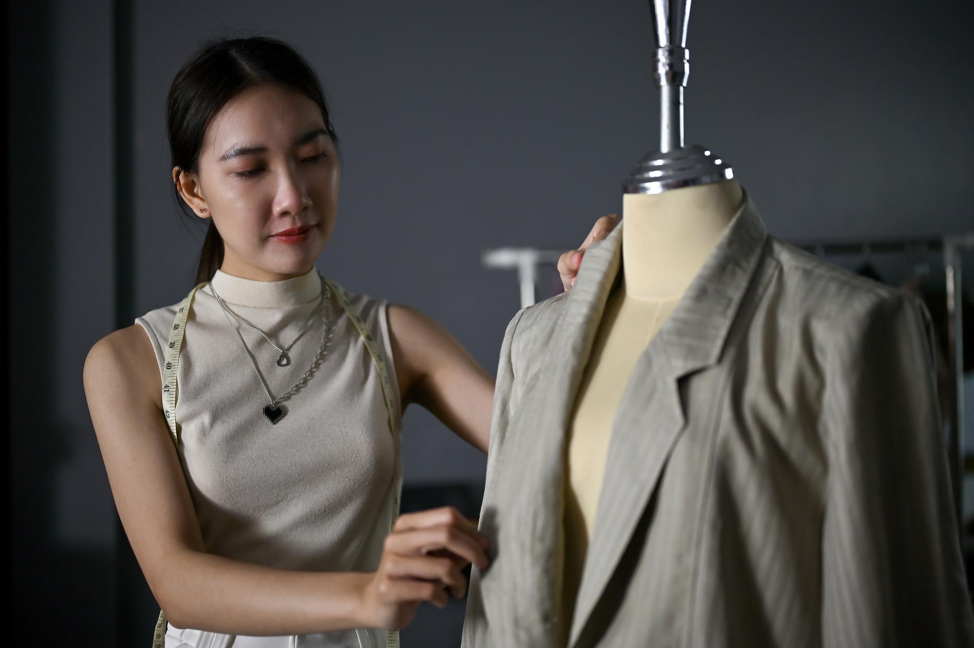 高級訂製服的未來：當百萬禮服需要AR眼鏡才能看完整 — 相關圖片2