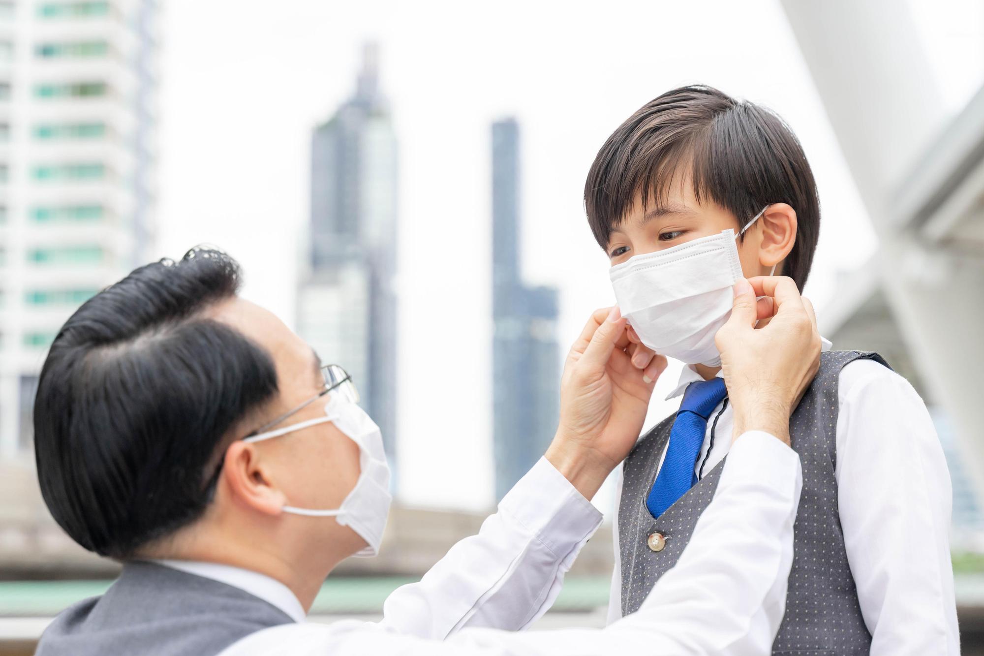 6歲童耳朵挖出6年「巨型黑褐耳垢」！醫生警告：這4種人千萬別自己亂挖