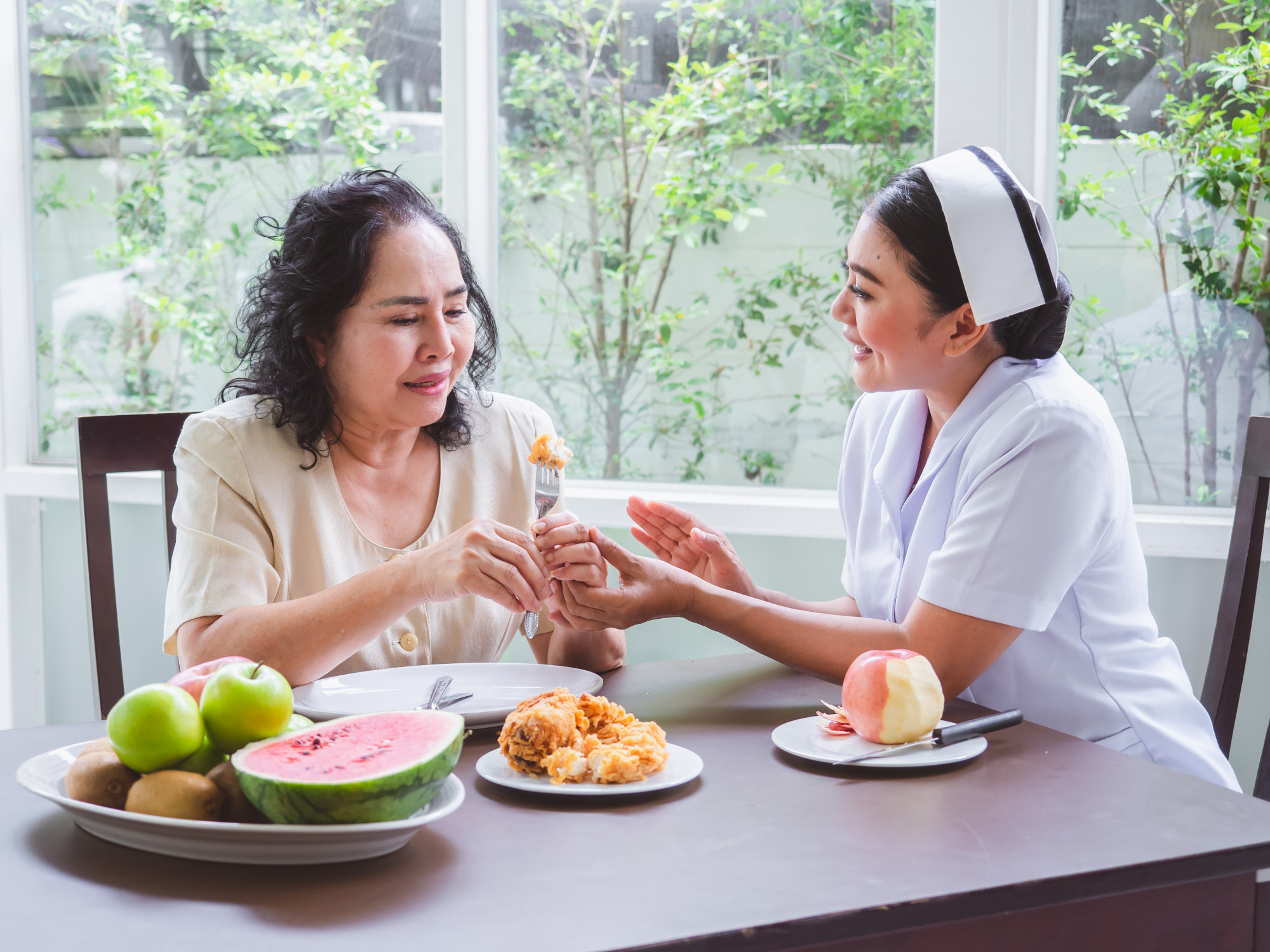 中部70歲婦人沒出國也中傷寒！夏天剩菜、冰塊都可能出事，這些細節你顧到了嗎？