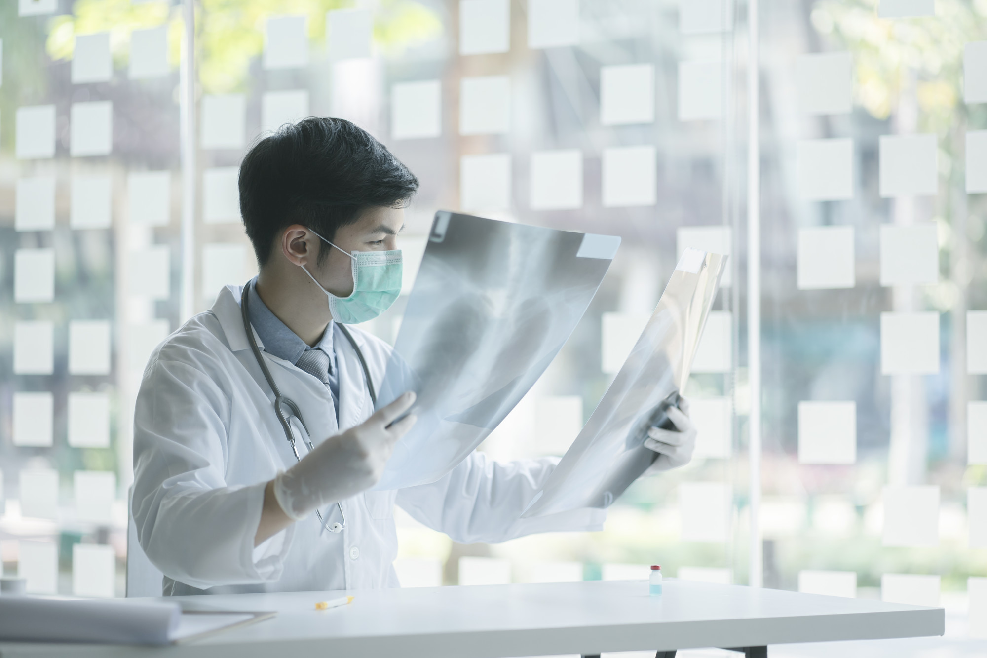政府砸489億推健康台灣計畫，基層醫護卻問：錢真的有下來嗎？