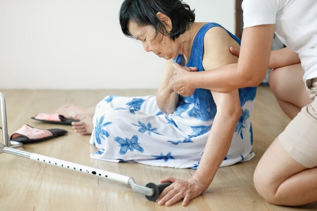 林志玲的衣櫃告白：當蕾絲成為「工作限定版」，媽媽的骨架只剩舒適與防禦