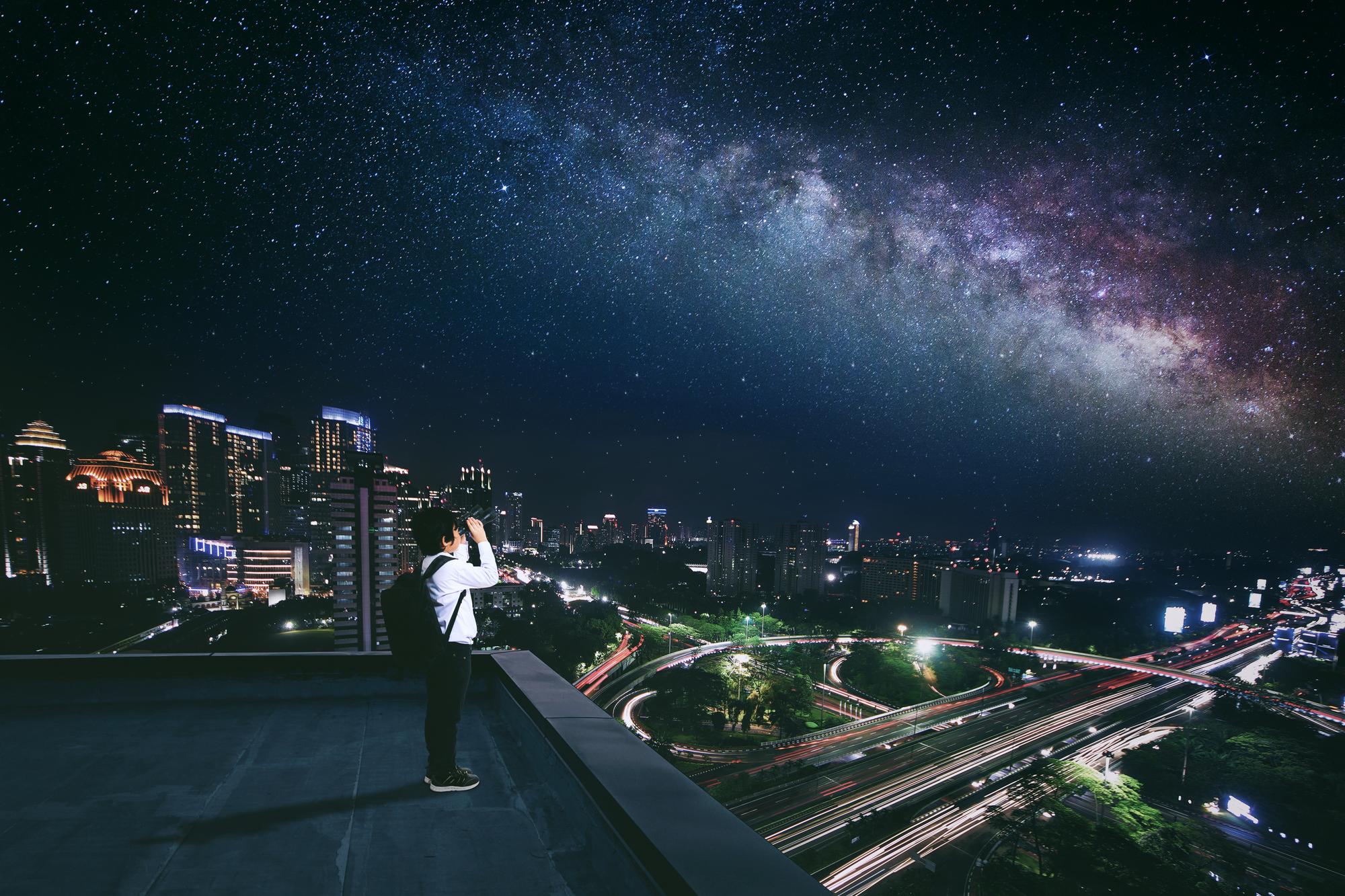 2026英仙座流星雨：十年最佳觀測夜，也可能是十年最塞的那一夜