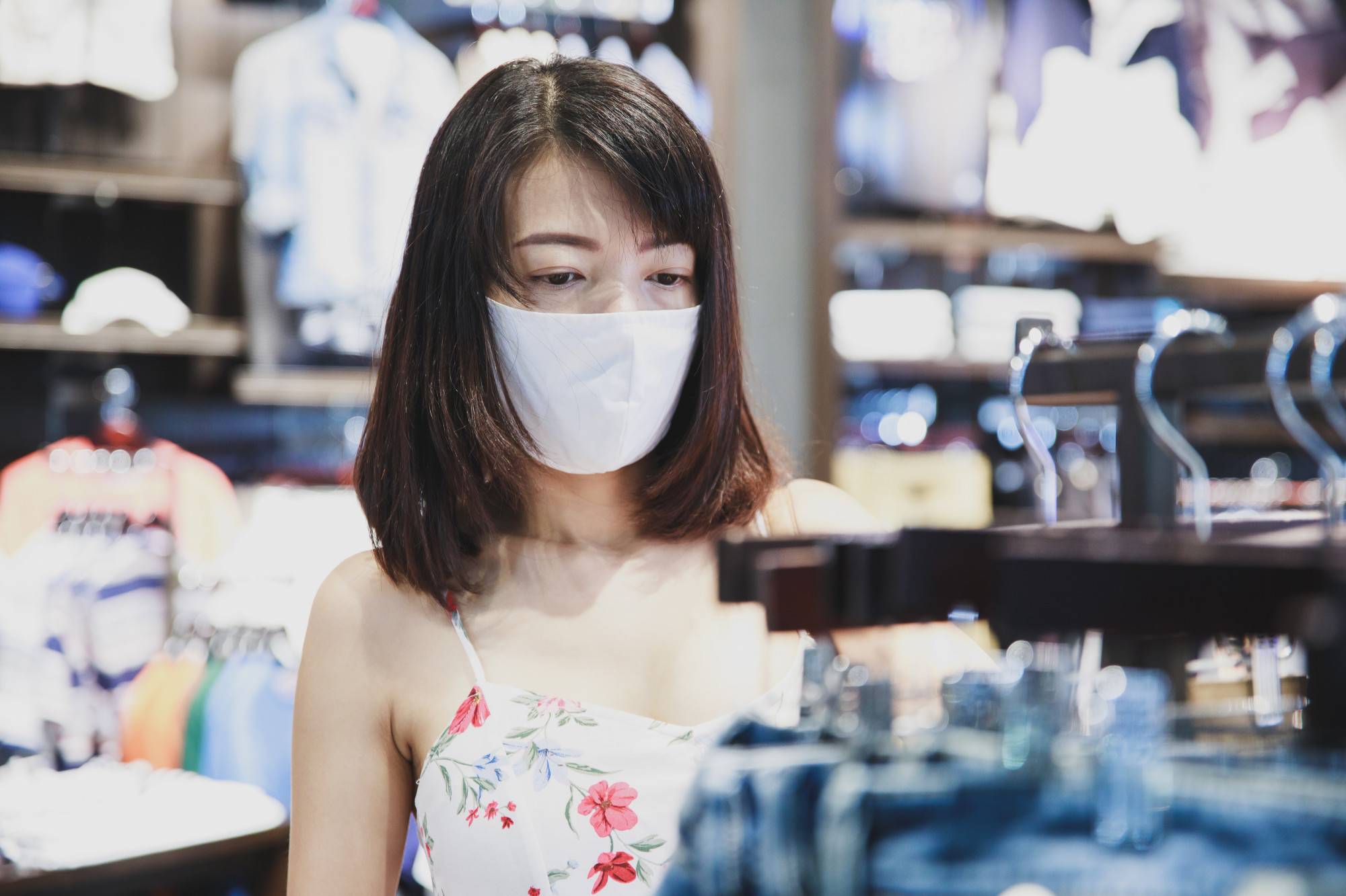 專櫃美妝撤出百貨：這不是數位轉型，是通路結構崩解