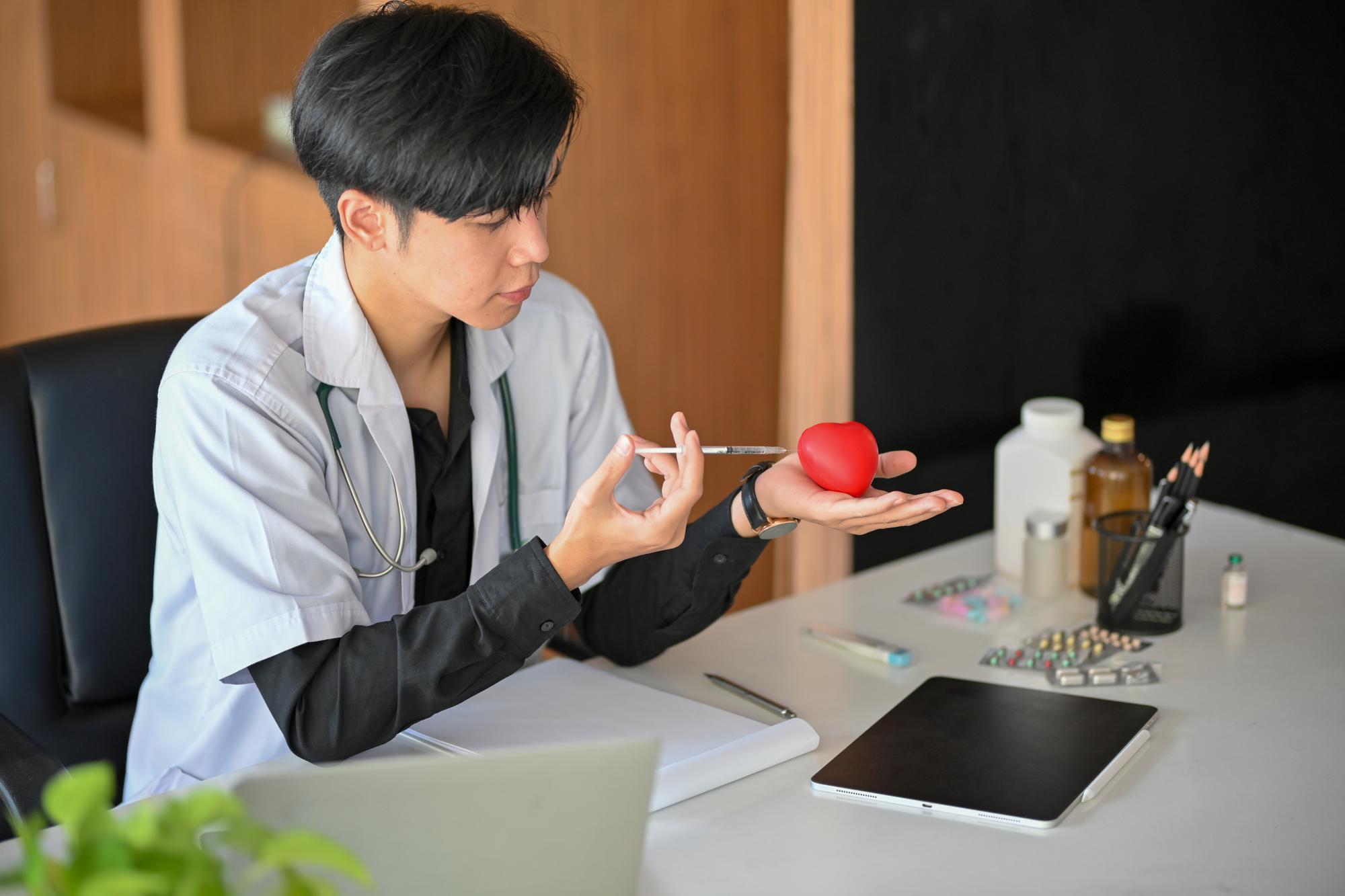 內科醫師只剩61%有人做！政府砸33億救急，但光加錢就夠了嗎？ — 相關圖片3