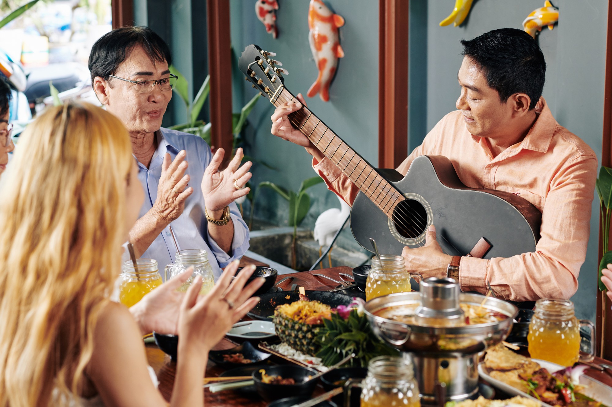 當駐芬蘭代表在舞台上吼出死腔——一場鹹酥雞、套圈圈與重金屬交織的台味盛宴 — 相關圖片3